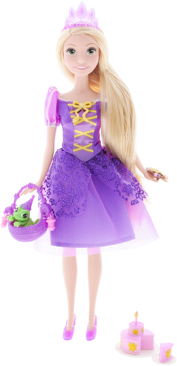 Disney Princess Кукла Рапунцель на Королевском балуCJK89/90/91/92 Disney Princess Кукла Рапунцель на Королевском балуCJK89/90/91/92Очаровательная кукла Disney Princess Рапунцель на Королевском балу непременно понравится вашей малышке. С самого рождения принцесса Рапунцель была наделена необычным даром. Ее великолепные, золотые волосы обладали чудодейственными и целительными свойствами. Заточенная в башне злой колдуньей, юная девушка не знала ничего об окружающей жизни. Теперь Рапунцель собирается на Королевский бал. Создай принцессе шикарную прическу из ее шелковистых длинных волос, и она будет самой неотразимой на этом празднике! Кукла одета в великолепное платье сиреневого цвета с блестками. Сиреневые туфельки подчеркивают стройность ее ножек, а золотистые волосы украшает сиреневая диадема. В наборе с куклой идет праздничный торт, кусок торта на тарелке, симпатичный маленький хамелеон, палитра, корзинка, приглашение. Скачай бесплатное приложение, отсканируй ключ на внутренней стороне приглашения и тебе станут доступны эксклюзивные функции, в том числе ее праздничное...