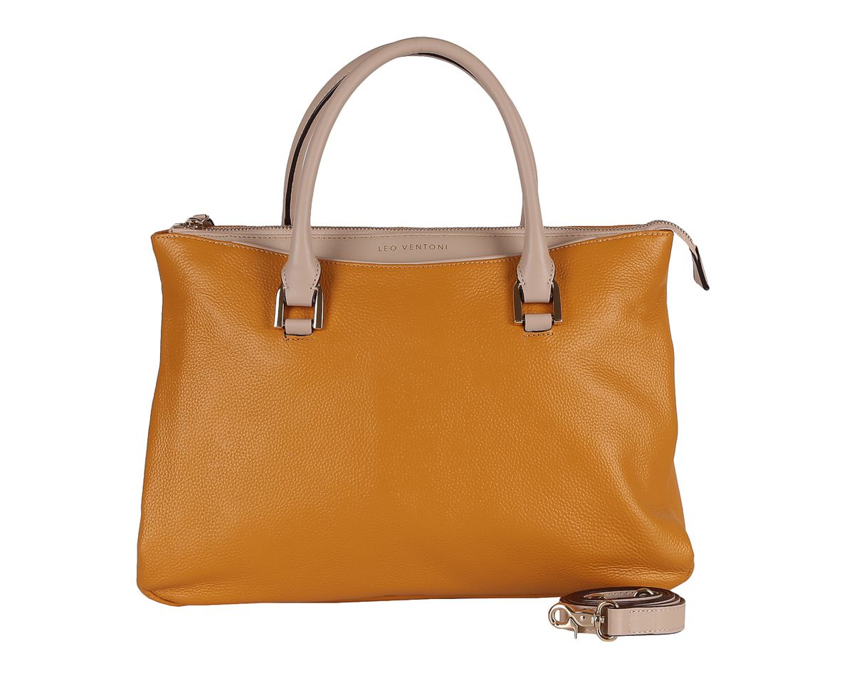 Сумка женская Leo Ventoni, цвет: желтый. 2300425123004251 yellow/tan Сумка женская Leo Ventoni, цвет: желтый. 2300425123004251 yellow/tanСтильная женская сумка Leo Ventoni выполнена из натуральной кожи с зернистой фактурой, оформлена символикой бренда. Изделие содержит одно отделение, которое закрывается на молнию. Внутри расположены два накладных кармашка для мелочей, карман-средник на молнии и врезной карман на молнии. Снаружи, на задней стороне сумки, расположен врезной карман на застежке-молнии. На лицевой стороне расположен накладной карман, закрывающийся на магнитную кнопку. Сумка оснащена двумя практичными ручками и съемным плечевым ремнем. Дно сумки оснащено металлическими ножками. Оригинальный аксессуар позволит вам завершить образ и быть неотразимой.
