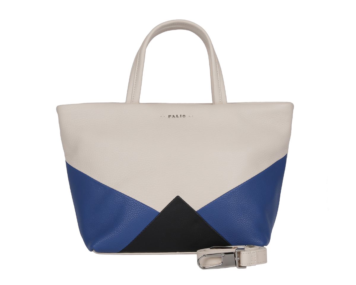 Сумка женская Palio, цвет: бежевый. 14414A-W1-112/89514414A-W1-112/895 beige Сумка женская Palio, цвет: бежевый. 14414A-W1-112/89514414A-W1-112/895 beigeСтильная женская сумка Palio выполнена из натуральной кожи, оформлена металлической фурнитурой с символикой бренда и контрастными вставками. Изделие содержит одно отделение, которое закрывается на молнию. Внутри расположены два накладных кармашка для мелочей и врезной карман на молнии. Сумка оснащена двумя практичными ручками и съемным плечевым ремнем. Дно сумки дополнено металлическими ножками. Оригинальный аксессуар позволит вам завершить образ и быть неотразимой.