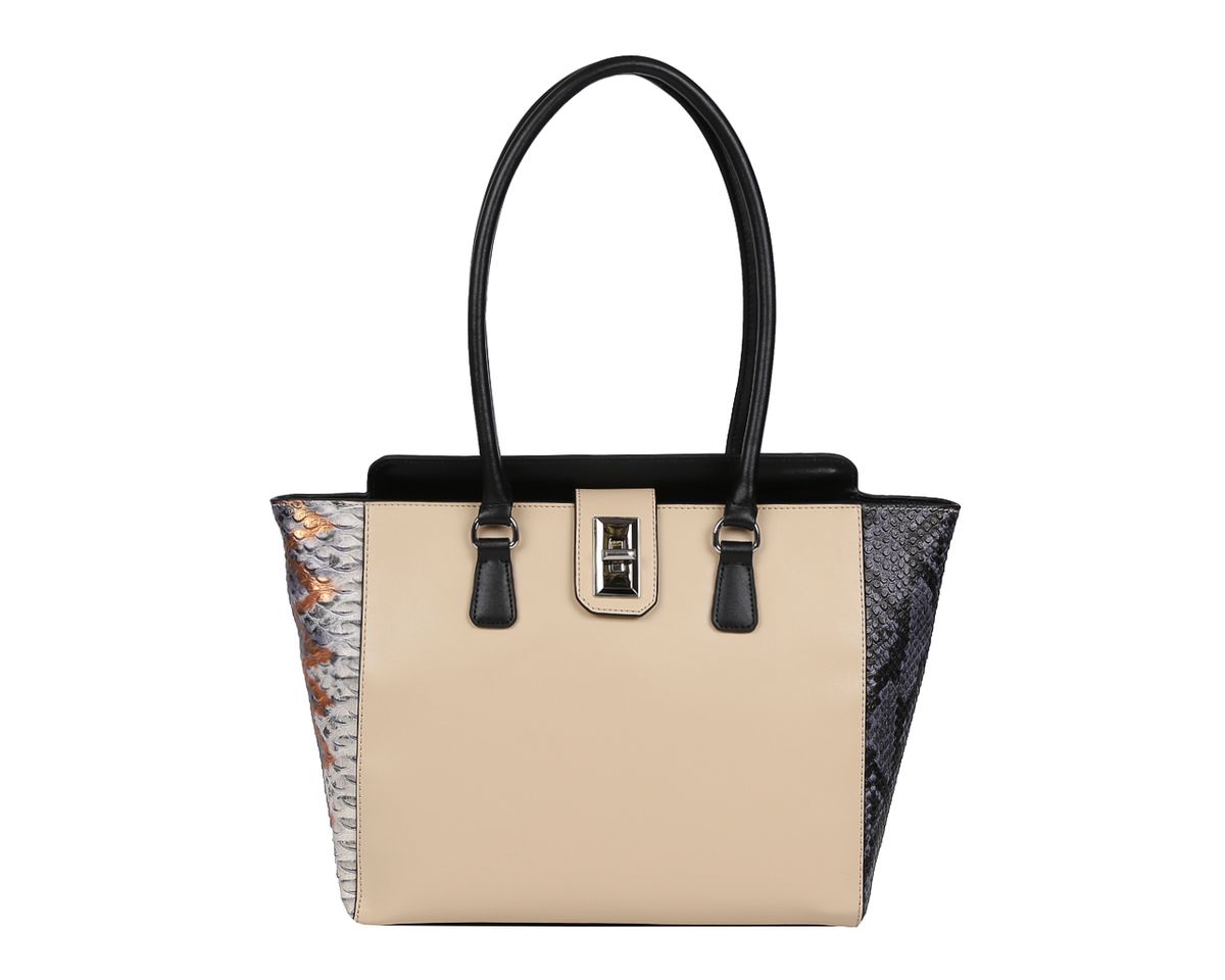 Сумка женская Galaday, цвет: бежевый. GD6099QGD6099Q-beige Сумка женская Galaday, цвет: бежевый. GD6099QGD6099Q-beigeСтильная женская сумка Galaday выполнена из натуральной кожи с фактурным тиснением, оформлена вставками из кожи с тиснением под кожу рептилии. Изделие содержит одно отделение, которое закрывается клапаном на замок-вертушку и дополнительно на молнию. Внутри расположены два накладных кармашка для мелочей, карман-средник на молнии и врезной карман на молнии. Снаружи, на задней стороне сумки, расположен накладной карман на магнитной кнопке. Сумка оснащена двумя практичными ручками для переноски, которые дополнены металлической фурнитурой. Оригинальный аксессуар позволит вам завершить образ и быть неотразимой.