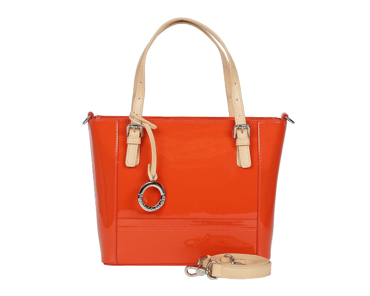 Сумка женская Galaday, цвет: оранжевый. GD6020GD6020-orange Сумка женская Galaday, цвет: оранжевый. GD6020GD6020-orangeСтильная женская сумка Galaday выполнена из натуральной лакированной кожи. Изделие содержит одно отделение, которое закрывается на молнию. Внутри расположены два накладных кармашка для мелочей, карман-средник на молнии и врезной карман на молнии. Снаружи, на задней стороне сумки, расположен врезной карман на застежке- молнии. Сумка оснащена двумя практичными ручками регулируемой длины, ручки крепятся к основанию сумки с помощью металлической фурнитуры, и съемным плечевым ремнем, длина которого регулируется при помощи пряжки. Оригинальный аксессуар позволит вам завершить образ и быть неотразимой.