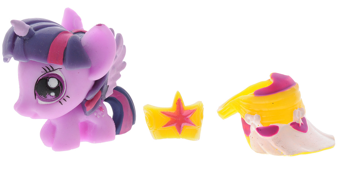 My Little Pony Игрушка-мялка Си Свирл51626-0000012-02_ фиолетовый My Little Pony Игрушка-мялка Си Свирл51626-0000012-02_ фиолетовыйИгрушка-мялка My Little Pony Си Свирл непременно понравится вашей малышке! Игрушка выполнена в виде известного персонажа мультфильма Дружба - это чудо. Изготовлена из полимерной массы, которую можно сжимать, крутить, игрушка всегда снова принимает свою форму. В наборе с игрушкой имеется два аксессуара - корона и бейсболка. Игрушка-мялка способствует развитию мелкой моторики пальцев рук, развивает творческое мышление, укрепляет мышцы рук, создает позитивный эмоциональный фон и является замечательным антистрессом. Порадуйте своего ребенка таким замечательным подарком!