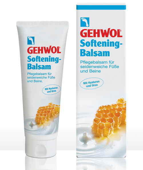 Gehwol Softening - Ухаживающий бальзам для ног 125 мл1*23407 Gehwol Softening - Ухаживающий бальзам для ног 125 мл1*23407Геволь Ухаживающий бальзам интенсивно увлажняет кожу ног и стоп благодаря глубоко действующей гиалуроновой кислоте, экстрактам меда и молочными пептидам, придающими коже упругость, шелковистость и ухоженный вид. Благоприятно действующие на кожу липиды в комбинации с питательным маслом авокадо и гиалуроновой кислотой, произведенной по специальной биотехнологии, способствуют регенерации кожи и усиливают ее защитные свойства. Молочные протеины и экстракт меда оказывают эффективное увлажняющее и смягчающее действие, придавая коже эластичность и мягкость. Гиалуроновая кислота в сочетании с мочевиной удерживает влагу в глубоких слоях кожи, а также предотвращает появление загрубевшей кожи. Результат - шелковистая, гладкая и ухоженная кожа ног и стоп.