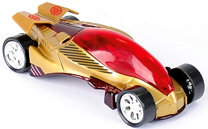 Majorette Машинка Iron Man 3 цвет золотой красный3089787_золотой, красный Majorette Машинка Iron Man 3 цвет золотой красный3089787_золотой, красныйМашинка Majorette Iron Man 3 обязательно понравится вашему маленькому гонщику и надолго увлечет его. Яркая и красочная машинка выполнена из прочного безопасного пластика и представляет собой копию автомобиля Железного Человека. Машинка имеет обтекаемую форму и будет великолепно скользить по любой гладкой поверхности. Игры с такой машинкой развивают концентрацию внимания, координацию движений, мелкую и крупную моторику, цветовое восприятие и воображение. Малыш будет часами играть с этой машинкой, придумывая разные истории и разыгрывая сценки из любимых мультфильмов.