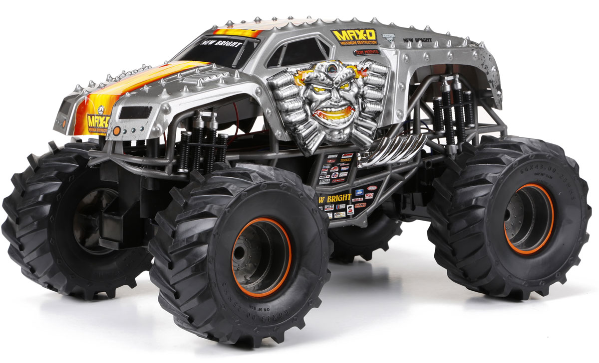 New Bright Радиоуправляемая модель Max-D масштаб 1:1061030M New Bright Радиоуправляемая модель Max-D масштаб 1:1061030MРадиоуправляемая модель New Bright Max-D привлечет внимание, как ребенка, так и взрослого. Маневренный внедорожник выполнен в масштабе 1:10 из качественных и безопасных материалов. Управление машинкой происходит с помощью удобного пульта. Машина двигается вперед и назад, поворачивает направо и налево. Пульт управления работает на частоте 27 MHz. Колеса машины прорезинены, что обеспечивает плавный ход, внедорожник не портит напольное покрытие. Радиоуправляемые игрушки способствуют развитию координации движений, моторики и ловкости. Ваш ребенок с удовольствием будет играть с моделью, придумывая различные истории и устраивая соревнования. Порадуйте его таким замечательным подарком! Модель работает от сменного аккумулятора - 9,6V (входит в комплект). Зарядное устройство также входит в комплект. Пульт управления работает от 2 батареек типа АА (входят в комплект).
