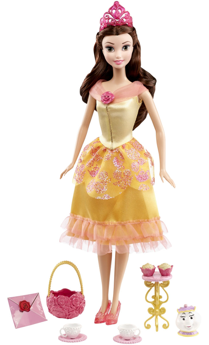 Disney Princess Кукла Белль на Королевском балуCJK89_CJK90 Disney Princess Кукла Белль на Королевском балуCJK89_CJK90Кукла Disney Princess Белль на Королевском балу - это героиня известного мультфильма Красавица и Чудовище. Она предстает в несколько переосмысленном образе нежели в мультфильме, но при этом остается похожей на свой прототип. Кукла Белль наряжена в желтое платье со множеством оборок и кружев. На голове куклы присутствует красивая узорная диадема, которая подчеркивает статус Белль. Кукла обута в изящные туфли. Принцесса решила отправиться на настоящий пикник, поэтому она собрала все необходимое для чудесного времяпрепровождения на свежем воздухе. Белль приготовила столик с золотистыми ажурными ножками, две чашечки, два блюдечка, чайник Мадам Потт и, конечно же, вкусные кексы, покрытые взбитыми сливками, уложенными аккуратным завитком и покрывающими всю поверхность выпечки. Также Белль взяла приглашение, запакованное в розовый конверт, чтобы незаметно подложить его на стол своему принцу, ведь именно для него она приготовила сюрприз в виде пикника. Ваша...