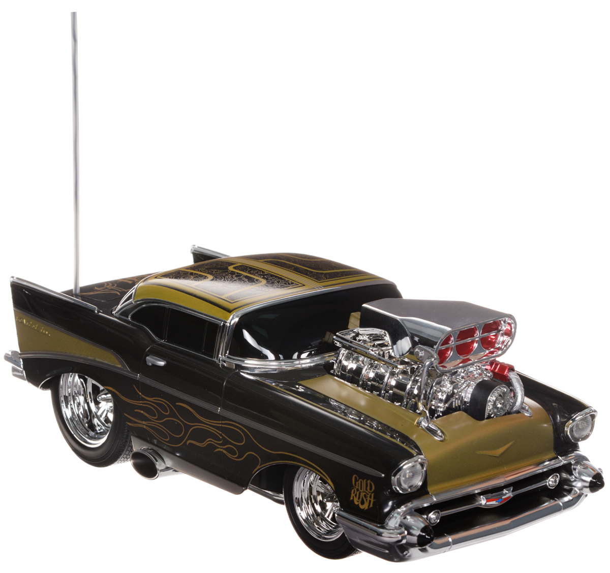 Maisto Радиоуправляемая модель Chevrolet Bel Air цвет черный золотистый81302_черный, золотой Maisto Радиоуправляемая модель Chevrolet Bel Air цвет черный золотистый81302_черный, золотойРадиоуправляемая машина Chevrolet Bel Air доставит массу приятных впечатлений людям любого возраста. Игрушка отличается ярким, стильным дизайном и удобным управлением. Это самый настоящий раритетный автомобиль 1957 года, идеальный подарок для любителей автомобильной техники и стиля Ретро. Модель дополнена хромированными деталями и двигателем на капоте. Полный привод (вперед, назад, вправо, влево) обеспечивает отличную проходимость. Модель обладает высокой стабильностью движения, что позволяет полностью контролировать процесс, управляя уверенно и без суеты. При движении машины вперед и назад загорается подсветка. Такая модель станет достойным подарком не только любителю автомобилей, но и человеку, ценящему оригинальность и изысканность, а качество исполнения представит такой подарок в самом лучшем свете. 3-канальный пульт управления работает на частоте 27 MHz. Для работы игрушки необходимы 3 батарейки типа АА (товар комплектуется демонстрационными). ...