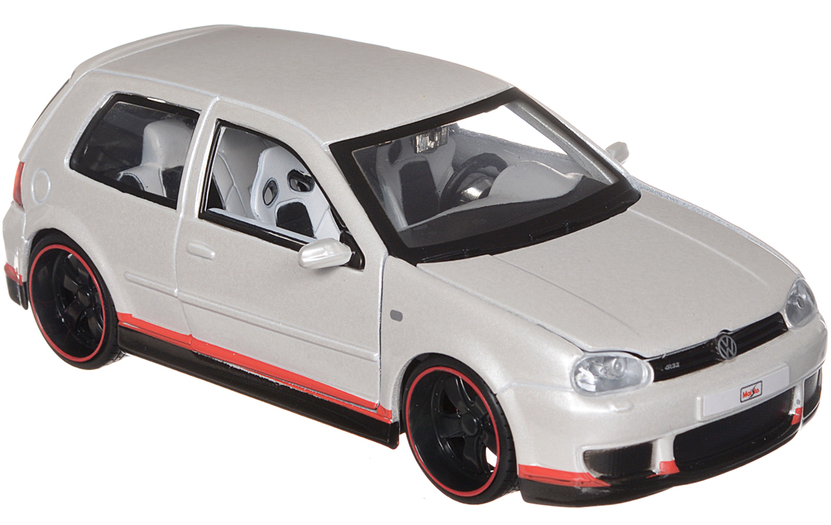 Maisto Модель автомобиля Volkswagen Golf R32 цвет белый31043_белый Maisto Модель автомобиля Volkswagen Golf R32 цвет белый31043_белыйМодель автомобиля Maisto Volkswagen Golf R32 - это миниатюрная копия настоящего автомобиля в масштабе 1:24. Стильная модель автомобиля привлечет к себе внимание не только детей, но и взрослых. Модель имеет литой металлический корпус с высокой детализацией двигателя, интерьера салона, дисков, протекторов, выхлопной системы, оснащена колесами из мягкой резины. У машинки открываются дверцы кабины, капот и багажник. Игрушка в точности повторяет модель оригинальной техники, подробная детализация в полной мере позволит вам оценить высокую точность копии этой машины! Такая модель станет отличным подарком не только любителю автомобилей, но и человеку, ценящему оригинальность и изысканность, а качество исполнения представит такой подарок в самом лучшем свете.