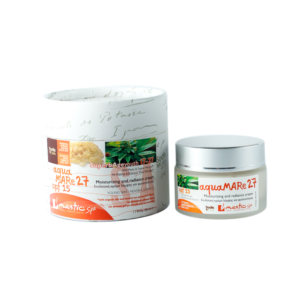 Mastic Spa Крем для лица Aqua mare 27 spf 15; 50 млMS-1-06-01 Mastic Spa Крем для лица Aqua mare 27 spf 15; 50 млMS-1-06-01Для молодой кожи. Возраст 17– 27 Крем тройного действия замечательно увлажняет и осветляет кожу, защищая её от вредного солнечного излучения. Конопляное масло является антиоксидантом и отличным средством для профилактики появления мимических морщин. Сочетание мастики, масел абрикосовых косточек и жожоба с витамином Е, а также масла ореха макадамия невероятно увлажняют и питают кожу, оказывая при этом ещё и антибактериальную защиту. Экстракты мальвы и грибов укрепляют стенки сосудов, стимулируют обменные процессы, тонизируют и придают коже эластичность и мягкость.