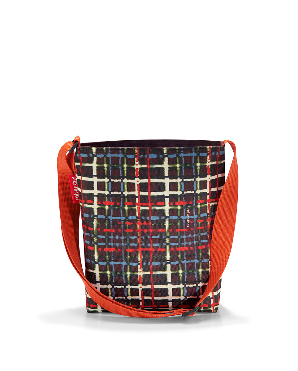 Сумка женская Reisenthel Shoulderbag, цвет: черный. HY7037HY7037 Сумка женская Reisenthel Shoulderbag, цвет: черный. HY7037HY7037Универсальная женская сумка Reisenthel Shoulderbag изготовлена из плотного полиэстера ярких оттенков. Сумка содержит одно вместительное отделение, закрывающееся на застежку-молнию. Внутри расположен врезной карман на молнии. Изделие дополнено практичным плечевым ремнем регулируемой длины. Практичная сумка станет незаменимым аксессуаром для повседневного использования.