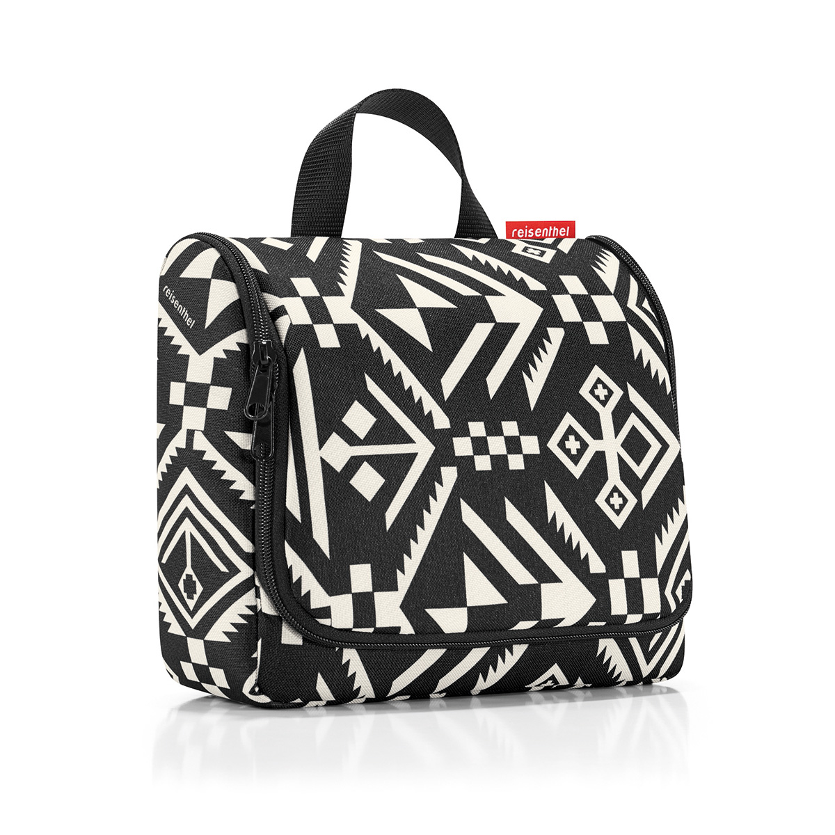 Несессер женский Reisenthel Toiletbag, цвет: черный. WH7034WH7034 Несессер женский Reisenthel Toiletbag, цвет: черный. WH7034WH7034Стильный несессер Reisenthel Toiletbag выполнен из полиэстера и оформлен ярким принтом. Изделие содержит одно основное отделение, которое закрывается клапаном на молнию с двумя бегунками. Внутри расположены: четыре накладных сетчатых кармана для личных принадлежностей и эластичный фиксатор. На внутренней стороне клапана расположены: врезной карман на молнии, накладной карман на молнии с сетчатой вставкой, зеркало, которое фиксируется на липучку, и вместительный потайной карман. Клапан дополнен металлическим крючком для подвешивания. Несессер оснащен удобной ручкой. Стильный несессер Reisenthel Toiletbag станет практичным аксессуаром, который идеально дополнит ваш образ.