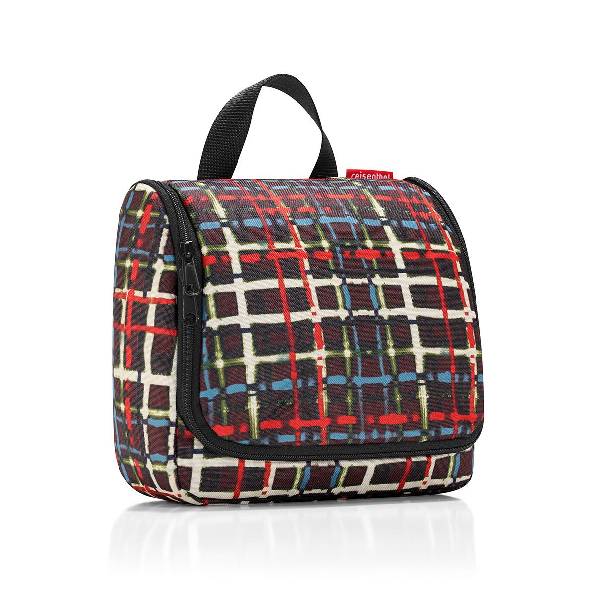 Несессер женский Reisenthel Toiletbag, цвет: мультицвет. WH7036WH7036 Несессер женский Reisenthel Toiletbag, цвет: мультицвет. WH7036WH7036Стильный несессер Reisenthel Toiletbag выполнен из полиэстера и оформлен ярким принтом. Изделие содержит одно основное отделение, которое закрывается клапаном на молнию с двумя бегунками. Внутри расположены: четыре накладных сетчатых кармана для личных принадлежностей и эластичный фиксатор. На внутренней стороне клапана расположены: врезной карман на молнии, накладной карман на молнии с сетчатой вставкой, зеркало, которое фиксируется на липучку, и вместительный потайной карман. Клапан дополнен металлическим крючком для подвешивания. Несессер оснащен удобной ручкой. Стильный несессер Reisenthel Toiletbag станет практичным аксессуаром, который идеально дополнит ваш образ.