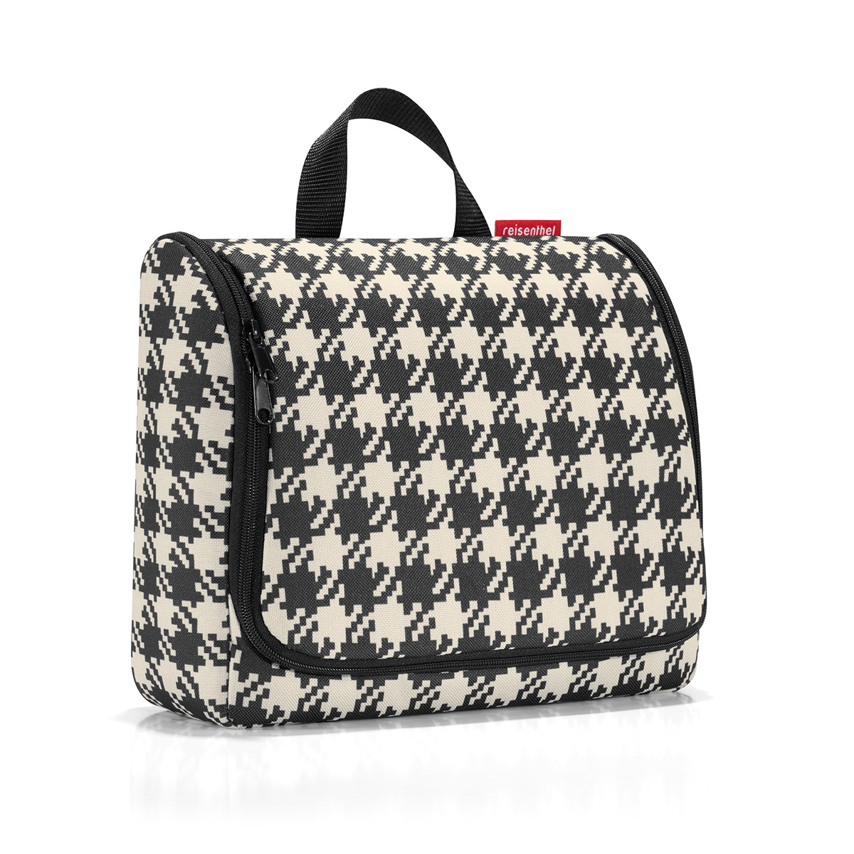 Сумка-органайзер женская Reisenthel Toiletbag, цвет: белый. WO7028WO7028 Сумка-органайзер женская Reisenthel Toiletbag, цвет: белый. WO7028WO7028Отличная сумка для путешественников, которая позволяет взять с собой всё необходимое и даже больше. Пригодится в длительных поездках. Специальный крючок позволяет подвесить её в ванной и облегчить доступ к косметике и аксессуарам. Внутри сумки 1 основное отделение и 4 кармана. Дополнительный карман на молнии в передней части. На крышке с внутренней стороны 3 кармана на молнии. Так же можно прикрепить зеркало на липучку или снять его. Размер в сложенном состоянии: 25 х 28 х 10 см. В разложенном: 59 х 28 х 9 см. Объем - 6 литров.