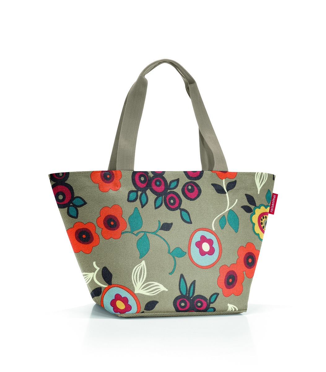 Сумка женская Reisenthel Shopper M, цвет: болотный, мультицвет. ZS5030ZS5030 Сумка женская Reisenthel Shopper M, цвет: болотный, мультицвет. ZS5030ZS5030Универсальная женская сумка Reisenthel Shopper M изготовлена из плотного полиэстера и оформлена ярким принтом. Сумка содержит одно вместительное отделение, закрывающееся на застежку-молнию. Внутри расположен нашивной карман на молнии. Изделие дополнено двумя практичными широкими ручками, которые позволят носить сумку, как в руках, так и на плече. Практичная сумка станет незаменимым аксессуаром для повседневного использования.