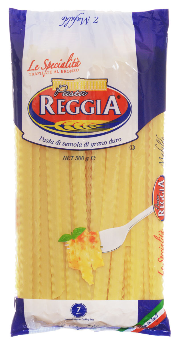 Pasta Reggia Лапша широкая рифленая, 500 г8008857410074 Pasta Reggia Лапша широкая рифленая, 500 г8008857410074Pasta Reggia предлагает сегодня российскому рынку более 70 видов длинных, коротких и специальных форматов произведенных пусть и на самом современном оборудовании, но по классическим рецептам неаполитанской кухни Юга Италии. Симпатичная форма этой лапши будет оригинально смотреться в любых ваших блюдах, а вкусовые качества оставят довольным самого придирчивого гурмана! Тесто для макарон изготовлено из твердых сортов пшеницы, благодаря чему предотвращается разваривание и потеря формы. Pasta Reggia - Искусство на столе.