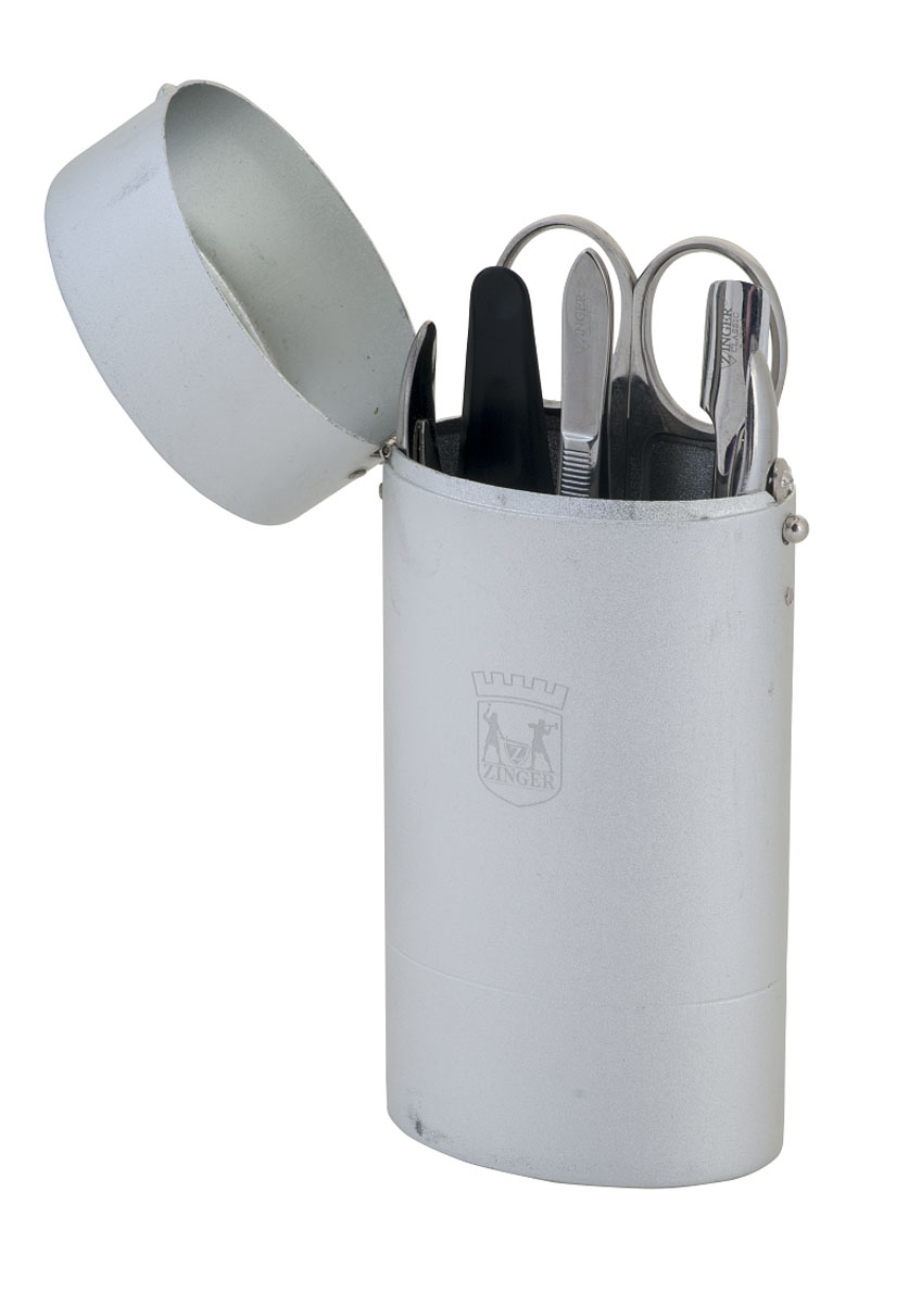 Zinger Маникюрный набор (стакан) zo-64256-S35344 Zinger Маникюрный набор (стакан) zo-64256-S35344Ман.набор 5 предметов (кусачки маникюрные, ножнцы кутикульные, металлический двусторонний шабер, пилка алмазная, пинцет), Футляр - металлический тубус. Цвет инструментов - глянцевое серебро