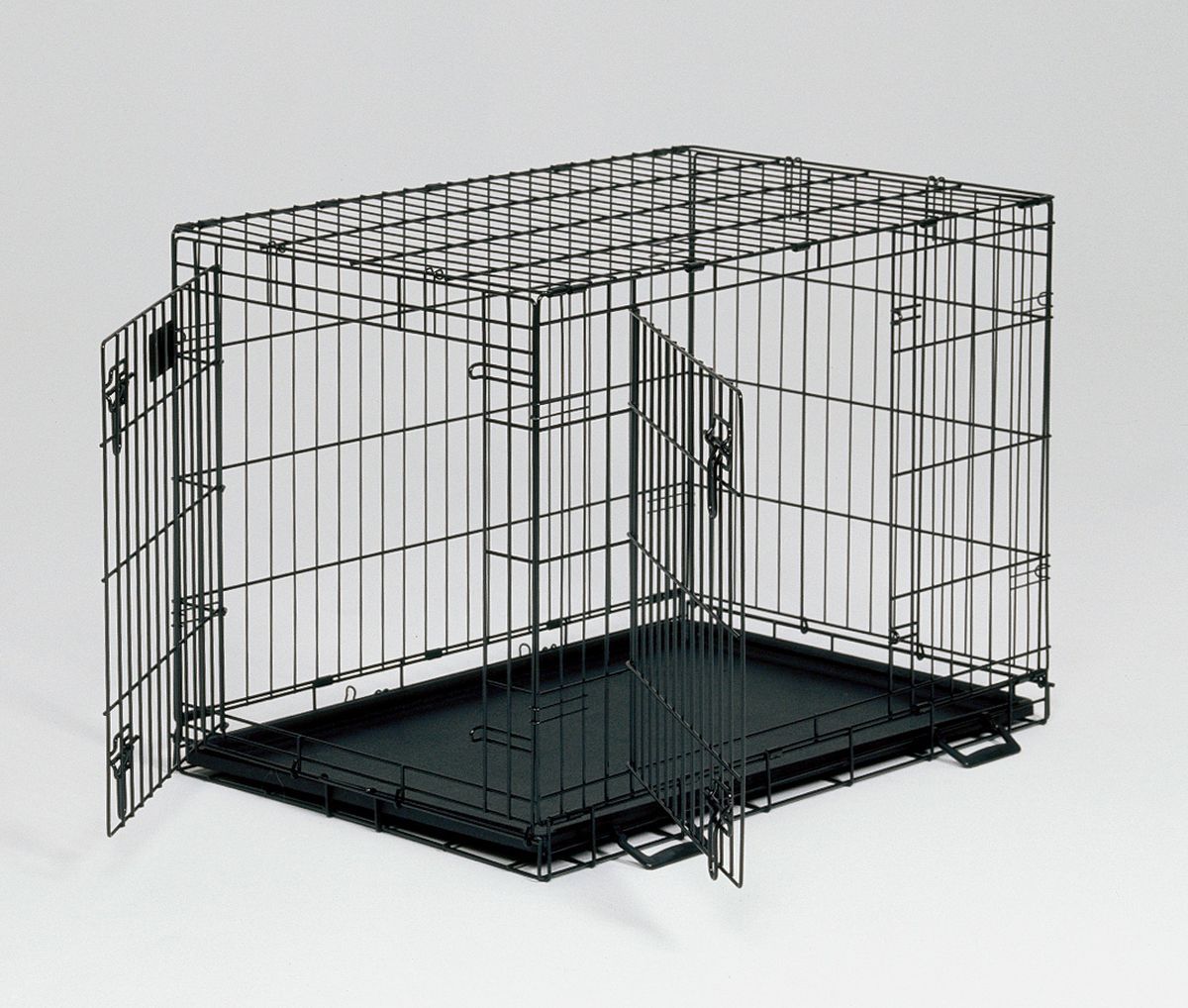 Клетка Midwest Life Stage, 2 двери, 107 x 71 x 79 см1642DD Клетка Midwest Life Stage, 2 двери, 107 x 71 x 79 см1642DDКлетка Midwest Life Stag A.C.E. разработана специально для транспортировки средних и крупных собак. Закругленная угловая защита обеспечивает безопасность питомцам и людям. Клетка из нержавеющей стали оснащена: - двумя надежными дверками; - безопасным двойным замком (задвижка закрывает и снаружи и внутри); - прочным пластиковым поддоном, который не повреждает поверхность, на которой размещается; - разделяющей панелью, обеспечивающей создание универсальных отсеков; - качественными ручками для переноски питомца. Размер клетки (ДхШхВ): 107 x 71 x 79 см. Вес конструкции: 20,5 кг. Товар сертифицирован.
