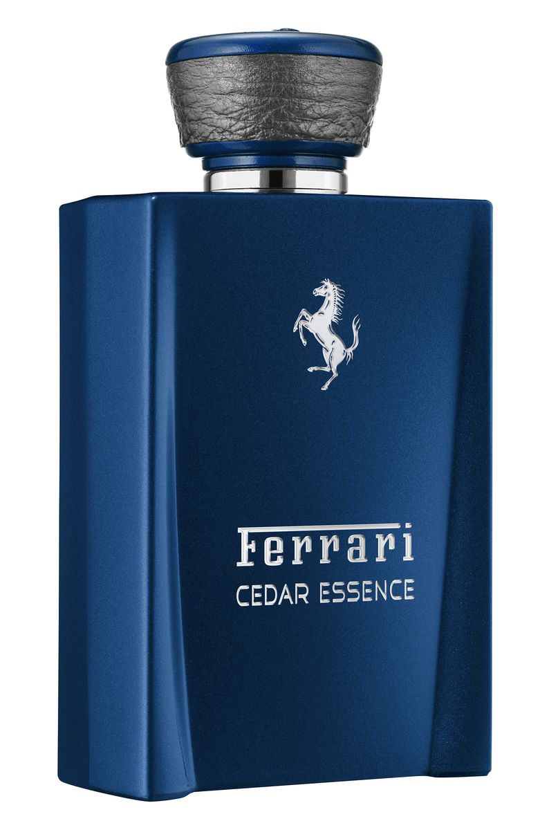 Ferrari Парфюмерная вода СЕDAR ESSENCE мужская, 100 мл67000275 Ferrari Парфюмерная вода СЕDAR ESSENCE мужская, 100 мл67000275Ferrari расширяет свою очень привлекательную и высококачественную парфюмерную коллекцию Essence новым ароматом, который присоединяется к вышедшим ранее Essence Musk, Essence Oud, Silver Essence и Leather Essence. Флакон нового Cedar Essence окрашен в королевский синий цвет. Аромат вдохновлен автомобилем Ferrari GT цвета Blu Tour de France. В основу Ferrari Cedar Essence положен смолисто-хвойный аромат красивого и мощного дерева - ливанского кедра. Cedar Essence описывается как аромат свободы и силы, навеянный разбивающимися о берег океанскими волнами. Очень мужественная композиция создана на базе глубоких и благородных древесных аккордов. Она открывается свежими нотами апельсина, лайма и влажной от росы мяты. В сердце аромата аккорд хвои голубого кедра дополнен морскими оттенками и сочным арбузом. База делает аромат еще более мужественным, придавая ему глубины и элегантности с помощью нот ливанского кедра, пачули, кристаллической амбры и кофейных зерен.