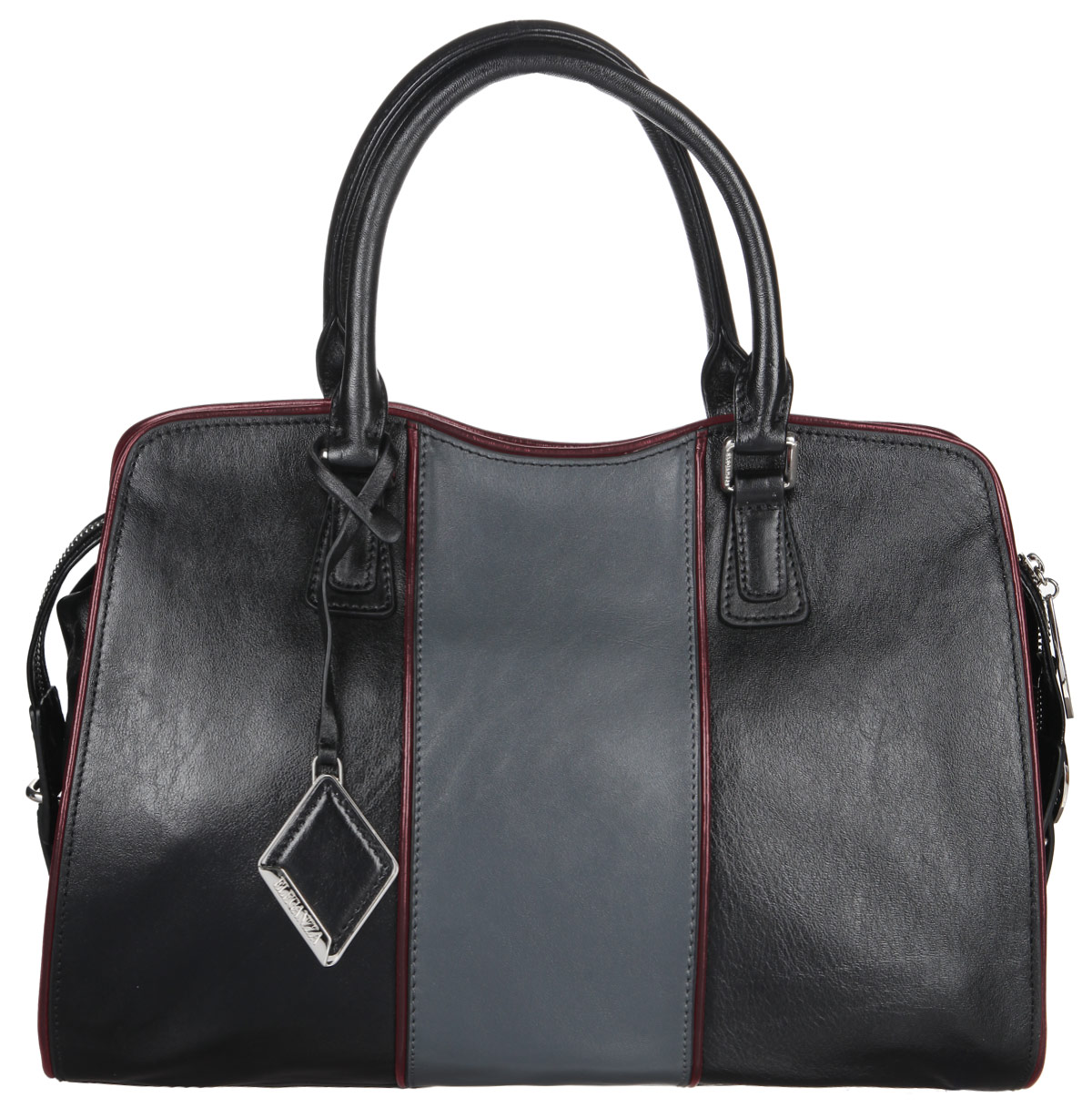 Сумка женская Eleganzza, цвет: черный. Z29-5166Z29-5166 Сумка женская Eleganzza, цвет: черный. Z29-5166Z29-5166Стильная сумка Eleganzza, изготовлена из натуральной кожи, оформлена металлической фурнитурой и подвеской ромбовидной формы. Изделие содержит одно отделение, которое закрывается на застежку-молнию. Внутри изделия расположены два накладных кармашка для мелочей, врезной карман на молнии. Задняя сторона сумки дополнена врезным карманом на молнии. Изделие оснащено двумя практичными ручками и съемным плечевым ремнем. Дно сумки дополнено металлическими ножками, которые защитят изделие от преждевременного изнашивания. Оригинальный аксессуар позволит вам завершить образ и быть неотразимой.