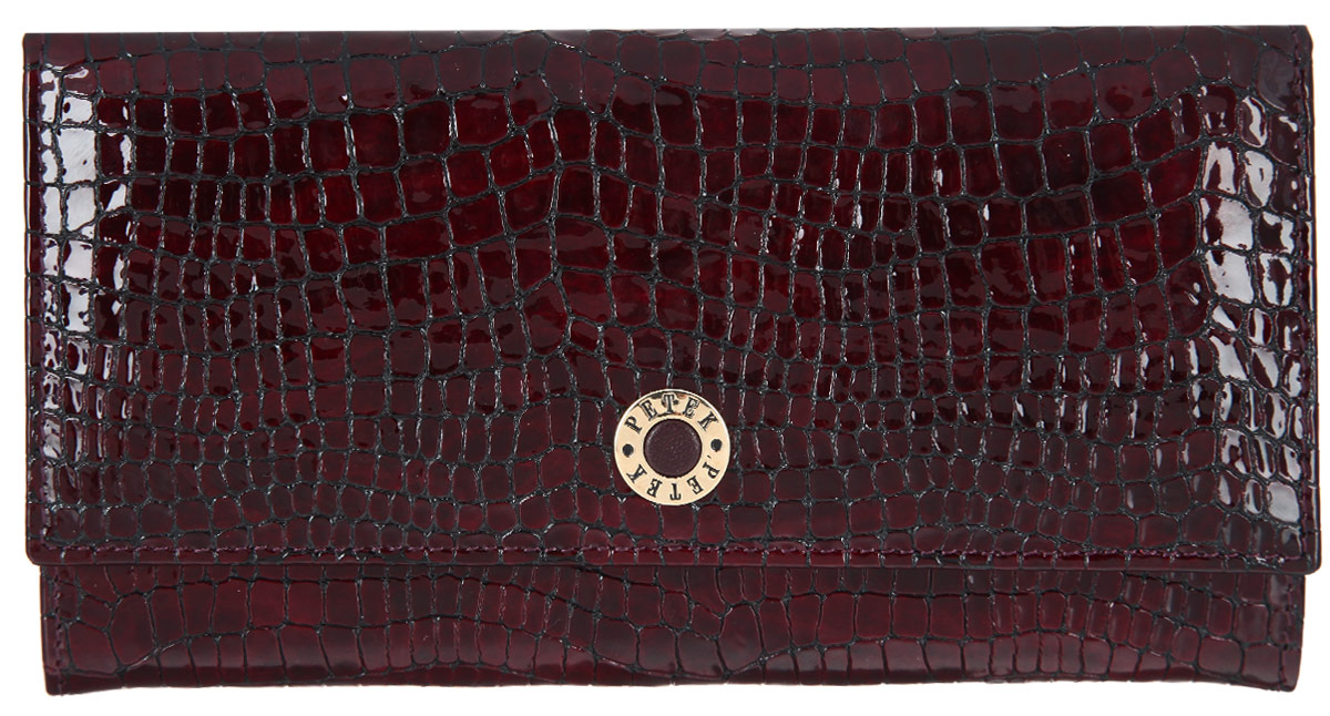 Портмоне женское Petek 1855, цвет: бургундия. 379.091.03379.091.03 Burgundy Портмоне женское Petek 1855, цвет: бургундия. 379.091.03379.091.03 BurgundyСтильное женское портмоне Petek 1855 выполнено из натуральной лакированной кожи с тиснением под кожу крокодила. Портмоне закрывается на клапан с застежкой-кнопкой. Клапан оформлен металлическим элементом с гравировкой названия бренда. Внутри имеется одно отделение для купюр, потайной карман и пять кармашков для визиток и пластиковых карт, один из которых с прозрачным сетчатым окошком. Снаружи, под клапаном находятся два кармана для чеков и документов. На задней стенке расположен открытый карман с отделением на застежке-молнии для мелочи. Изделие упаковано в фирменную коробку. Оригинальный дизайн портмоне не оставит равнодушной ни одну представительницу прекрасной половины человечества.