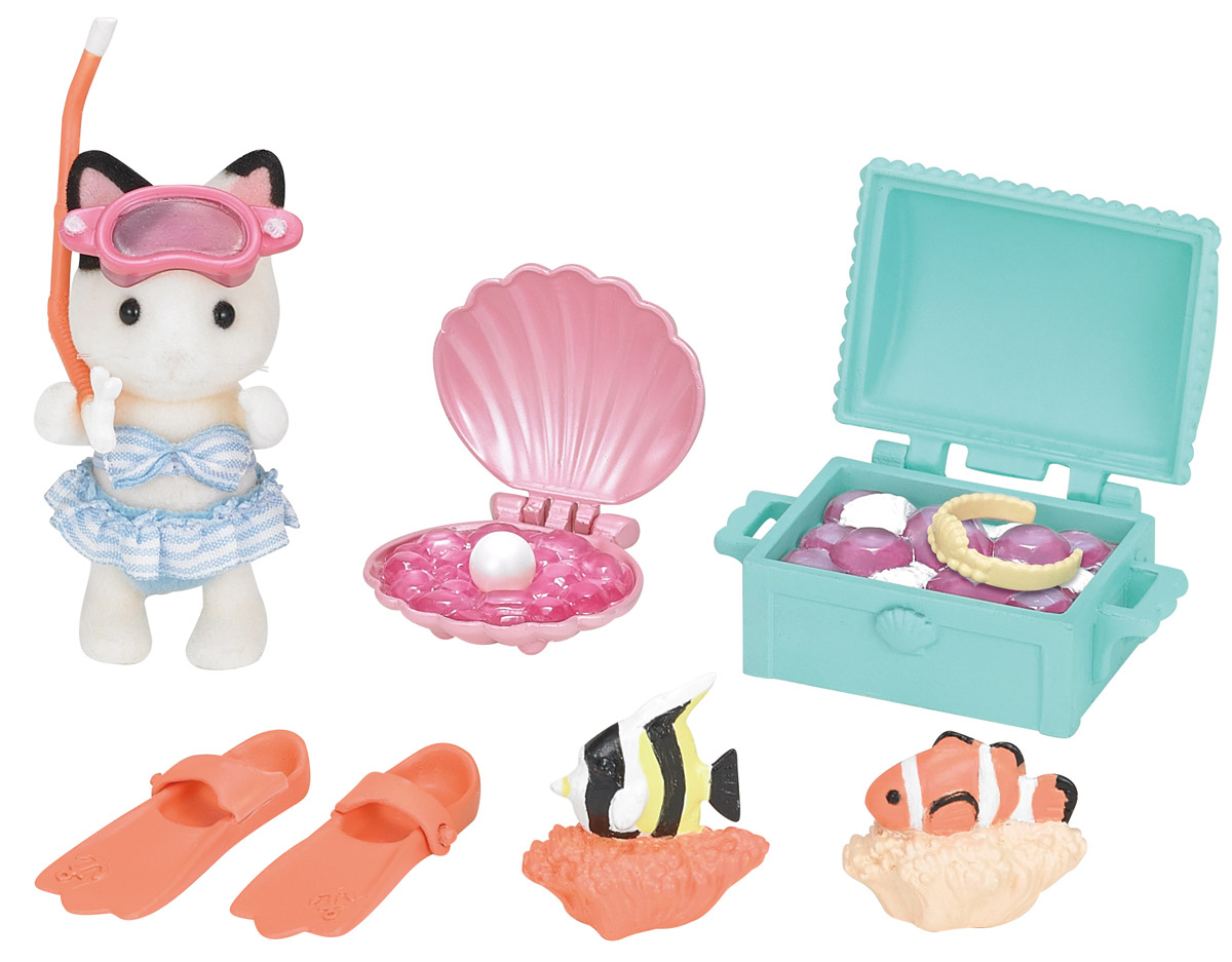 Sylvanian Families Набор фигурок В поисках сокровищ5230 Sylvanian Families Набор фигурок В поисках сокровищ5230Набор Sylvanian Families В поисках сокровищ привлечет внимание вашей малышки и не позволит ей скучать. Набор включает в себя фигурку черно-белой кошечки в купальном костюме, ласты, маску с трубкой, 2 рыбки, морскую раковину с жемчужиной, сундук с сокровищами и диадему. Фигурка выполнена из пластика и покрыта мягким приятным на ощупь флоком. Ваша малышка будет часами играть с набором, придумывая различные истории. В наборе 10 предметов. Sylvanian Families - это целый мир маленьких жителей, объединенных общей легендой. Жители страны Sylvanian Families - это кролики, белки, медведи, лисы и многие другие. У каждого из них есть дом, в котором имеется все необходимое для счастливой жизни. В городе, где живут герои, есть школа, больница, рынок, пекарня, детский сад и множество других полезных объектов. Жители этой страны живут семьями, в каждой из которой есть дети. В домах Sylvanian Families царит уют и гармония....