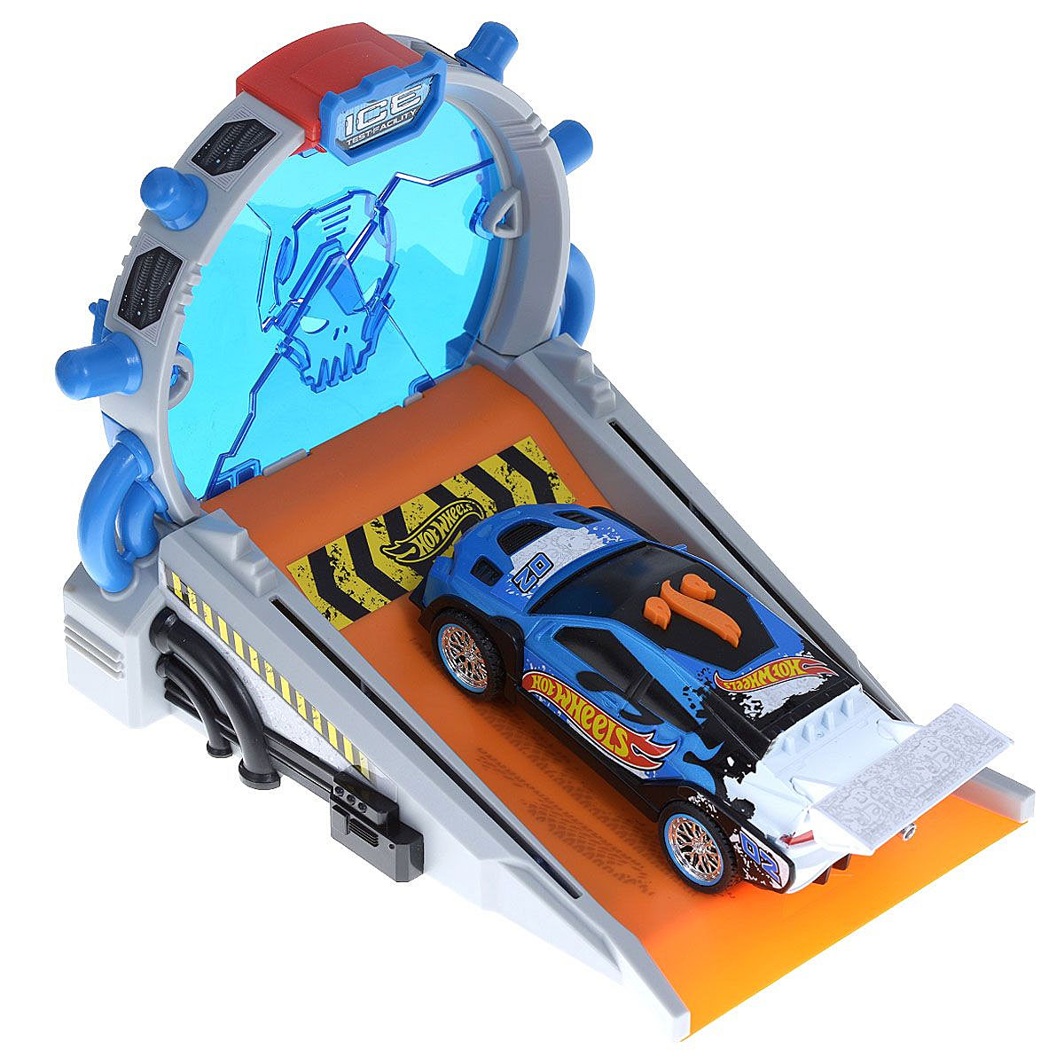 Hot Wheels Игровой набор Безумный трюк цвет машины синий90520TS_синий Hot Wheels Игровой набор Безумный трюк цвет машины синий90520TS_синийИгровой набор Hot Wheels Безумный трюк со звуковыми и световыми эффектами, несомненно, понравится вашему ребенку и не позволит ему скучать. Игрушка выполнена в виде стильной гоночной машины. При нажатии на кнопки, расположенные на крыше, воспроизводятся звуки работающего двигателя, играет музыка, а фары машинки начинают светиться. Нажмите на центральную кнопку и фары машинки загорятся, она поедет вперед. В набор входит пусковая станция для машинки, которая позволит ей демонстрировать безумные трюки - проезжать сквозь стену из льда. Ваш ребенок часами будет играть с набором, придумывая различные истории и устраивая соревнования. Порадуйте его таким замечательным подарком! Рекомендуется докупить 3 батарейки напряжением 1,5V типа AАА (товар комплектуется демонстрационными).