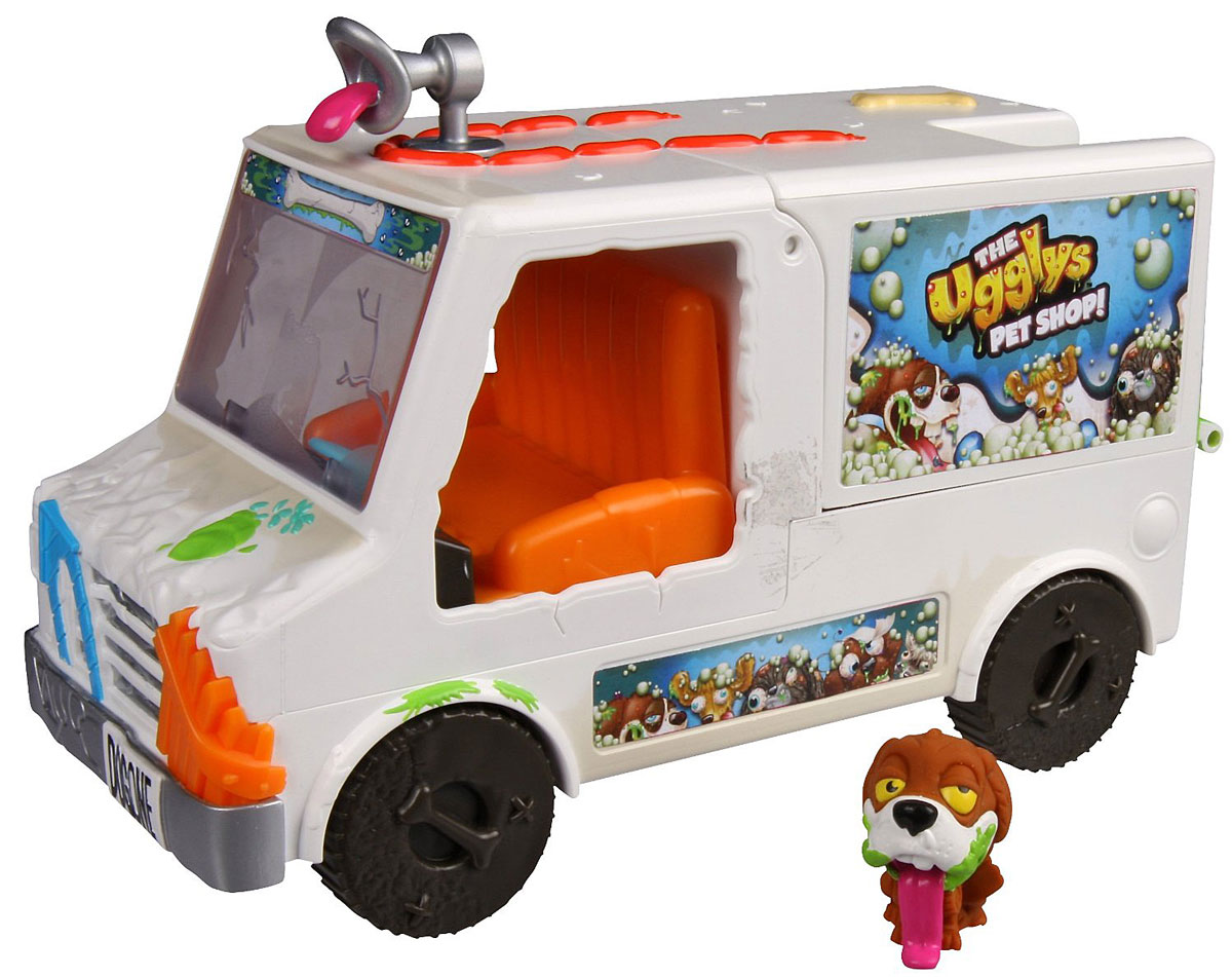 Ugglys Pet Shop Машинка-мойка для собак19408 Ugglys Pet Shop Машинка-мойка для собак19408Игровой набор Машинка-мойка для собак станет самой оригинальной игрушкой вашего ребенка! Грузовичок с закрытым фургоном предназначен для транспортировки Хулиганских питомцев. При движении включаются звуковые сигналы (всего более 30 различных звуков). Кузов грузовичка откидывается. Внутри расположены весы, ванна и туалет. Если поместить фигурку питомца в ванне или посадить его на унитаз и нажать - будут раздаваться громкие звуки. В комплект входит уникальная мини-фигурка сенбернара, которая не попадается в других игрушках наборах с Хулиганскими питомцами. Такая удивительная игрушка обязательно понравится вашей малышке! Порадуйте ее таким замечательным подарком! Для работы требуются 2 батарейки АА (комплектуется демонстрационными).