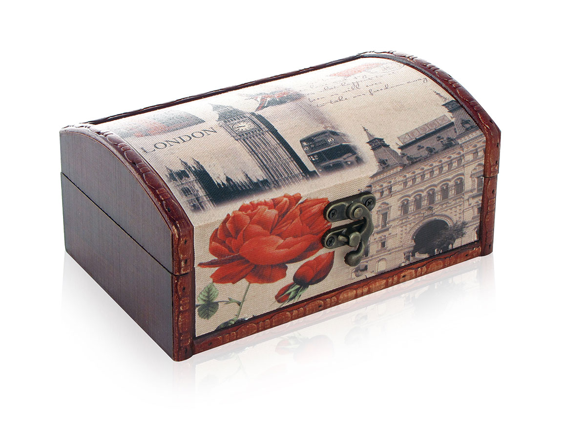 Teabreeze Эрл Грей чай ароматизированный в подарочной шкатулке, 100 г4620009892978 Teabreeze Эрл Грей чай ароматизированный в подарочной шкатулке, 100 г4620009892978Английская традиция ароматизировать чай бергамотом насчитывает, без малого, вот уже 300 лет. Именно тогда появился Earl Grey - чайный напиток с запахом цитрусовых, который давно уже стал классикой не только в дневном чаепитии Великобритании, но и полюбился людям во многих странах. Вкус чая Teabreeze Эрл Грей напоминает чай с лимоном, однако он значительно мягче, в нем совсем не ощущается кислоты. Наоборот, напиток из пропитанного маслом бергамота чайного листа оставляет на языке пряный и мягкий след. Earl Grey изготовлен из чайного листа высшего сорта с добавлением натурального масла бергамота и замечательно подходит для любого чаепития. Состав: чай черный цейлонский байховый крупнолистовой, цветы василька, ароматизатор (бергамот).
