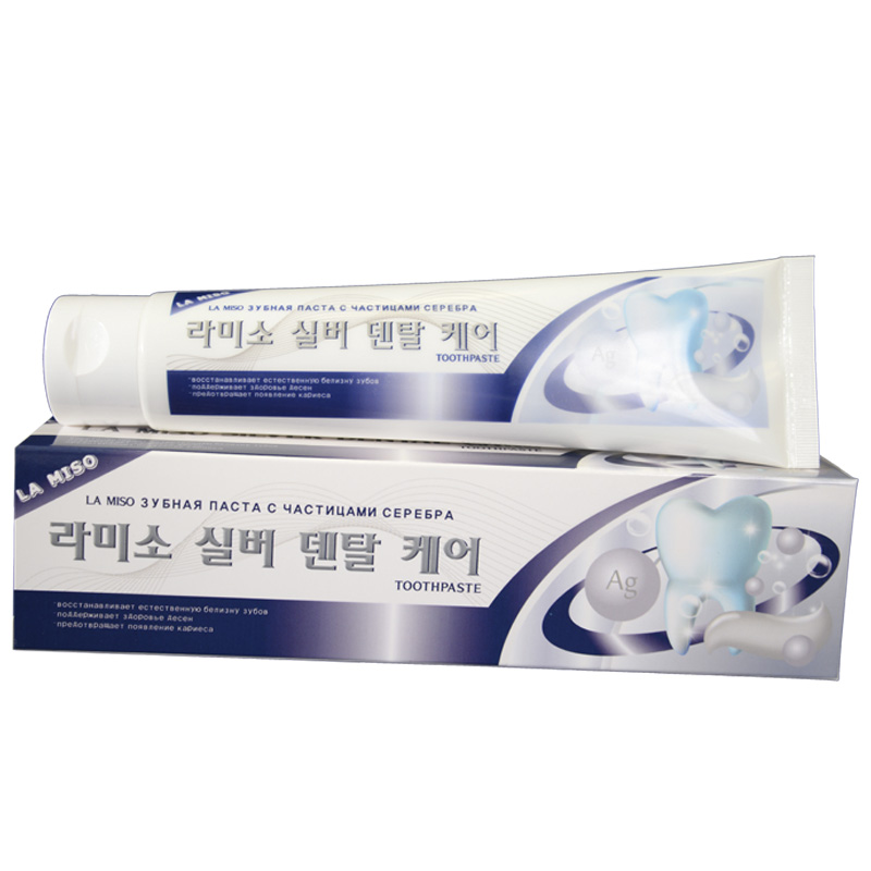 La Miso Зубная паста с частицами серебра Silver Dental Care Toothpaste, 150 г8809296112525 La Miso Зубная паста с частицами серебра Silver Dental Care Toothpaste, 150 г8809296112525Зубная паста содержит специальные микрополирующие частицы, которые способствуют отбеливанию зубов и восстановлению их природной белизны, не травмируя зубную эмаль. Частицы серебра, обладающие антибактериальными свойствами, предотвращают появление кариеса и кровоточивости десен. Экстракты зеленого чая, алоэ вера и витамин Е оказывают благотворное влияние на состояние десен и мягких тканей, предотвращая воспалительные процессы.
