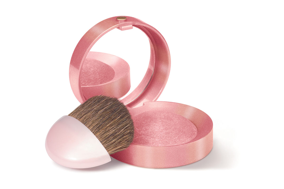 Bourjois Румяна blush 95 тон 2 мл29101562095 Bourjois Румяна blush 95 тон 2 мл29101562095Продукт - символ марки Bourjois, выпускаемый с 1863 года. Шелковая текстура румян при соприкосновении с кожей превращается в легкую, бархатистую пудру. Румяна невероятно легко наносятся и идеально ложатся. Твоя кожа выглядит потрясающе! Нежнейшая кисточка из натурального колонка творит чудеса! Потрясающая отдушка с ароматом розы, характерная для румян Bourjos, создает настроение легкости, а встроенное зеркальце облегчает нанесение. Cтолько соблазна в одной маленькой круглой баночке!