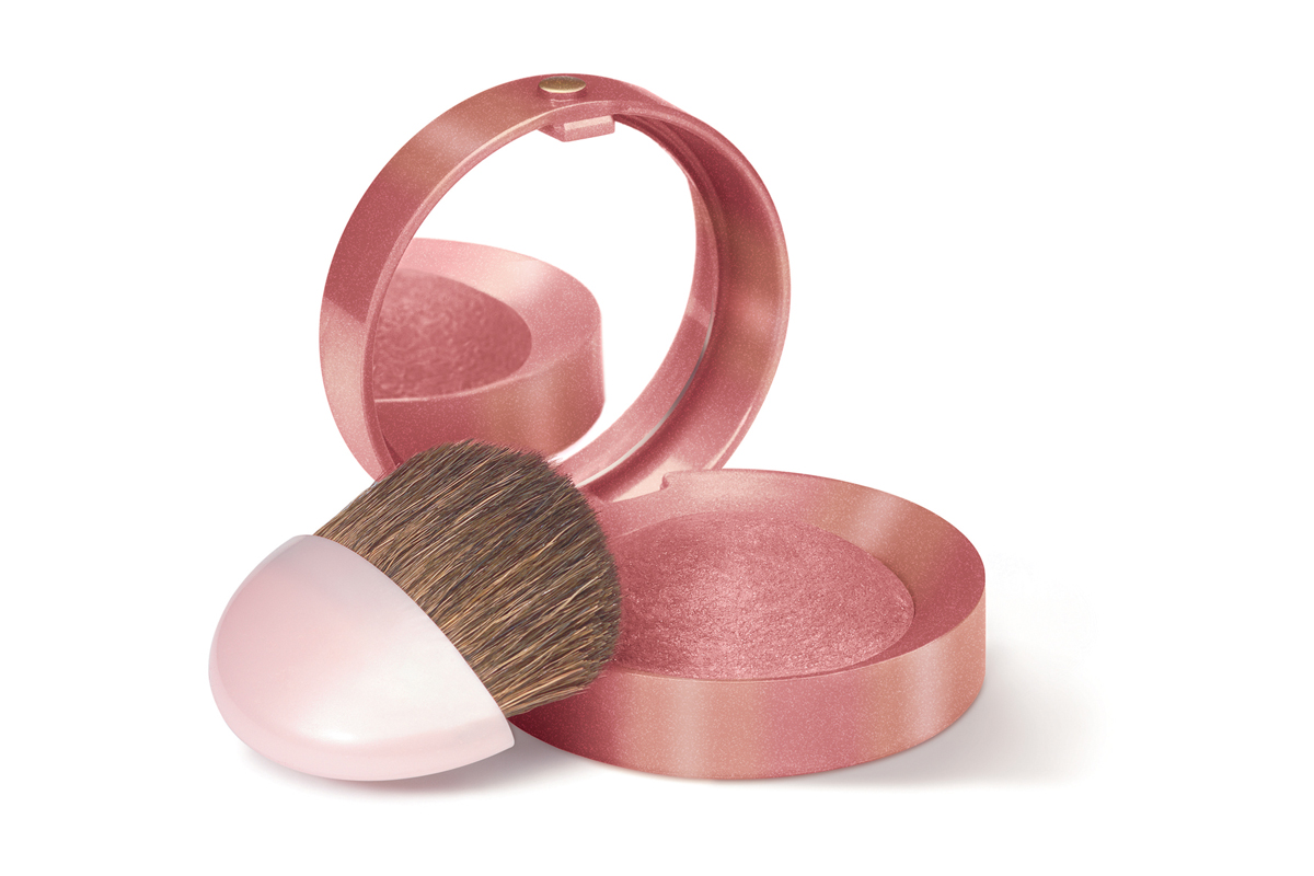 Bourjois Румяна blush 15 тон 2 мл29101562015 Bourjois Румяна blush 15 тон 2 мл29101562015Продукт - символ марки Bourjois, выпускаемый с 1863 года. Шелковая текстура румян при соприкосновении с кожей превращается в легкую, бархатистую пудру. Румяна невероятно легко наносятся и идеально ложатся. Твоя кожа выглядит потрясающе! Нежнейшая кисточка из натурального колонка творит чудеса! Потрясающая отдушка с ароматом розы, характерная для румян Bourjos, создает настроение легкости, а встроенное зеркальце облегчает нанесение. Cтолько соблазна в одной маленькой круглой баночке!
