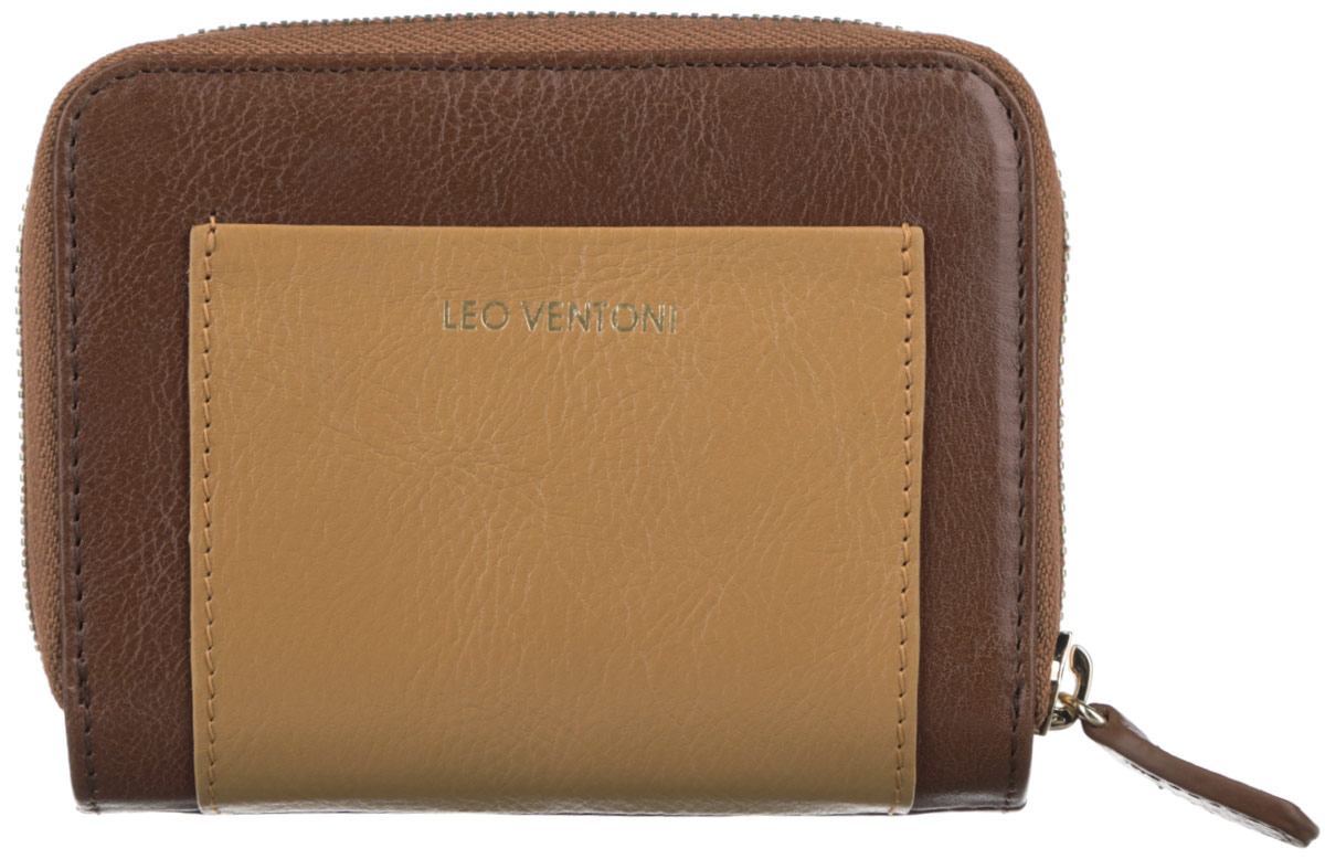 Кошелек женский Leo Ventoni, цвет: коричневый, бежевый. L330833L330833 marrone/tan Кошелек женский Leo Ventoni, цвет: коричневый, бежевый. L330833L330833 marrone/tanСтильный женский кошелек Leo Ventoni выполнен из натуральной кожи и оформлен металлической фурнитурой и принтом в виде логотипа бренда. Подкладка изготовлена из полиэстера. Изделие содержит два отделения. Отделение для монет закрывается на металлическую молнию и включает в себя две секции для монет, дополненных боковыми карманами, которые разделены между собой перегородкой. Отделение для купюр закрывается хлястиком на кнопку и содержит одно отделение для купюр, четыре кармана для визиток или кредитных карт, один боковой карман для мелочей, карман с прозрачным пластиковым окошком. На лицевой стороне кошелек дополнен накладным кармашком для мелочей. Изделие поставляется в фирменной упаковке. Кошелек Leo Ventoni станет отличным подарком для человека, ценящего качественные и практичные вещи.