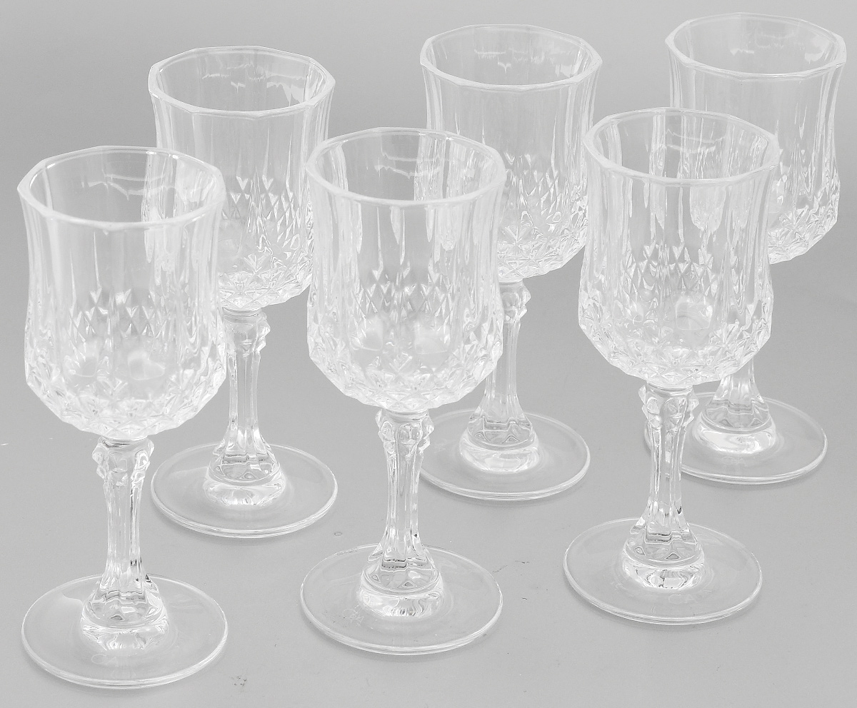 Набор фужеров Cristal dArques Longchamp, 60 мл, 6 штG5223 Набор фужеров Cristal dArques Longchamp, 60 мл, 6 штG5223Набор Cristal dArques Longchamp состоит из шести фужеров, выполненных из прочного стекла. Изделия оснащены высокими ножками и предназначены для подачи различных напитков. Они сочетают в себе элегантный дизайн и функциональность. Благодаря такому набору пить напитки будет еще вкуснее. Набор фужеров Cristal dArques Longchamp прекрасно оформит праздничный стол и создаст приятную атмосферу за романтическим ужином. Такой набор также станет хорошим подарком к любому случаю. Диаметр фужера (по верхнему краю): 4,5 см. Диаметр основания: 4,6 см. Высота фужера: 11,5 см.