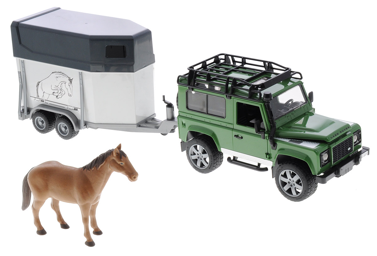 Bruder Игровой набор Land Rover Defender Station Wagon02-592 Bruder Игровой набор Land Rover Defender Station Wagon02-592Игровой набор Bruder Land Rover Defender Station Wagon станет замечательным подарком для вашего ребенка. Игрушка выполнена с высокой детализацией в масштабе 1:16. С левой стороны проходит выхлопная труба. Дверь водителя, пассажира и задняя двери открываются и снимаются. На крыше автомобиля прикреплен багажник. Задние сидения снимаются, и внедорожник превращается в удобный автомобиль для перевозки грузов. Капот поднимается и крюком фиксируется в верхнем положении. Передние колеса поворачиваются рулем. Кроме этого, к набору прилагается дополнительный руль (расположен на днище автомобиля), которым через крышу можно управлять колесами внедорожника. Передняя и задняя оси оснащены амортизаторами. Прицеп-коневозка оснащен небольшими окнами и тягово-сцепным устройством. Задний борт коневозки откидывается и превращается в настил. Колеса прорезинены. Игра с такой техникой развивает у ребенка логическое мышление и воображение, мелкую моторику, зрительное восприятие и память.