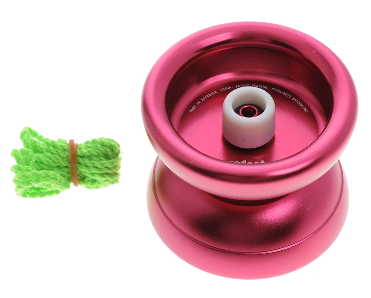 YoYoFactory Йо-йо 888x цвет розовыйYYF888x_розовый YoYoFactory Йо-йо 888x цвет розовыйYYF888x_розовыйЙо-йо YoYoFactory 888x самое популярное металлическое йо-йо в мире! Впервые модель вышла в свет в 2007 году, с момента своего рождения, это йо-йо стало эталоном высокого качества изготовления хай-энд йо-йо и игровых характеристик. Сотни тысяч игроков по всему свету выбрали это йо-йо, как превосходный снаряд для тренировок. Йо-йо подвергалось большому количеству изменений, доработок и модификаций. На базе 888 было выпущено несколько signature моделей (спец-моделей про-игроков). 888x - обновленная модель 888 серии. Тот же качественный уровень в новом оформлении и с небольшими доработками. Йо-йо - это игрушка, состоящая из двух симметричных половинок соединенных осью, к которой прикреплена веревка. Современный йо-йо значительно отличается от тех, к которым многие привыкли. Сейчас йо-йо - это такая же часть молодежной культуры как скейт, ВМХ или сноуборд. Йо-йо популярно во многих странах мира, таких как Россия, США и Япония. Ежегодно во всем мире проходят различные...