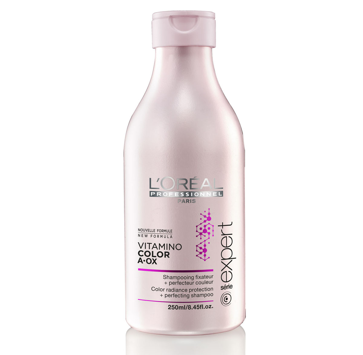 LOreal Professionnel Expert Vitamino Шампунь-фиксатор цвета Color AOX 250 млE0714564 LOreal Professionnel Expert Vitamino Шампунь-фиксатор цвета Color AOX 250 млE0714564Шампунь Vitamino Color, благодаря своему сбалансированному составу, бережно очищает окрашенные волосы, дарит им красоту и блеск, обеспечивая ухоженный внешний вид локонов и сохраняя яркость их цвета. В состав шампуня входят растительные компоненты, придающие волосам мягкость, делающие их послушными и сильными. Средство обеспечивает волосам защиту он внешних негативных воздействий (ультрафиолетовое излучение, регулярные укладки и т.п.). Шампунь Vitamino Color укрепляет волосы и помогает им надолго сохранить яркий оттенок и блеск. При применении данного шампуня даже спустя долгое время после окрашивания волосы сохраняют насыщенный цвет. Они остаются гладкими, красивыми и ухоженными, как будто вы только что посетили салон.