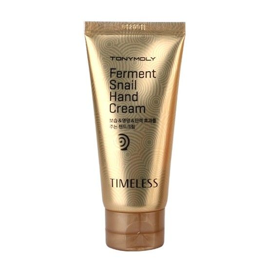 TonyMoly Крем для рук FERMENT SNAIL HAND CREAM, 60 млBD03012300 TonyMoly Крем для рук FERMENT SNAIL HAND CREAM, 60 млBD03012300Крем для рук Timeless Ferment Snail Hand Cream от Tony Moly создан на основе улиточного экстракта, который отлично справляется со всеми возрастными изменениями и оказывает мощное метаболическо-регенерирующее воздействие на все слои кожного покрова рук. Обладает легким отбеливающим эффектом, которого достаточно, при постоянном применении крема, для удаления пигментных пятен. Избавляет от ссадин и порезов за минимальные сроки. Провоцирует естественные реакции клеток на выработку собственного коллагена и эластина. Укрепляет сосудистую капиллярную сетку и тем самым выравнивает общий тон кожи. Заполняет и выравнивает все морщинки на пару, если наличествуют, с имеющимися шрамированиями. Аденозин регулирует окислительные процессы внутри клеток – даря тем самым уникальный антивозрастной эффект. Лимонная цедра и масло бергамота обеспечивают дополнительный тонусный эффект и придают средству бодрящий легкий аромат. Укрепляют ногтевую пластину. Экстракт-вытяжка алое-вера увлажняет и придает...