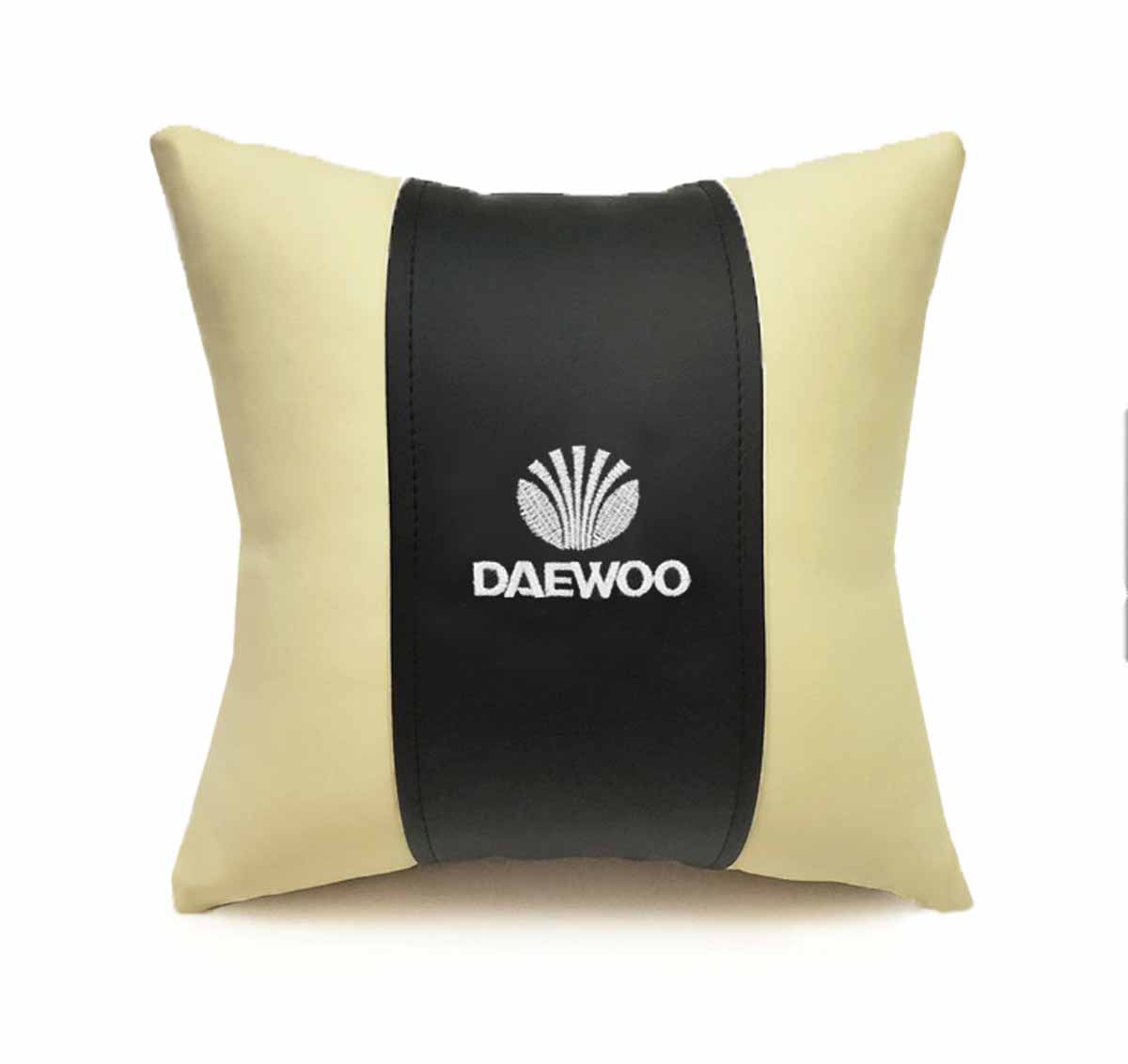 Подушка декоративная Auto premium DAEWOO, цвет: черно-бежевый. 3707337073 Подушка декоративная Auto premium DAEWOO, цвет: черно-бежевый. 3707337073Подушка в машину с вышивкой автологотипа - отличное дополнение для салона Вашего авто. Мягкая подушка изготовлена из матовой экокожи будет удобна пассажиру. К тому же не перестанет радовать Вас своим видом. Оптимальный размер подушки (30х30) не загромождает салон автомобиля.
