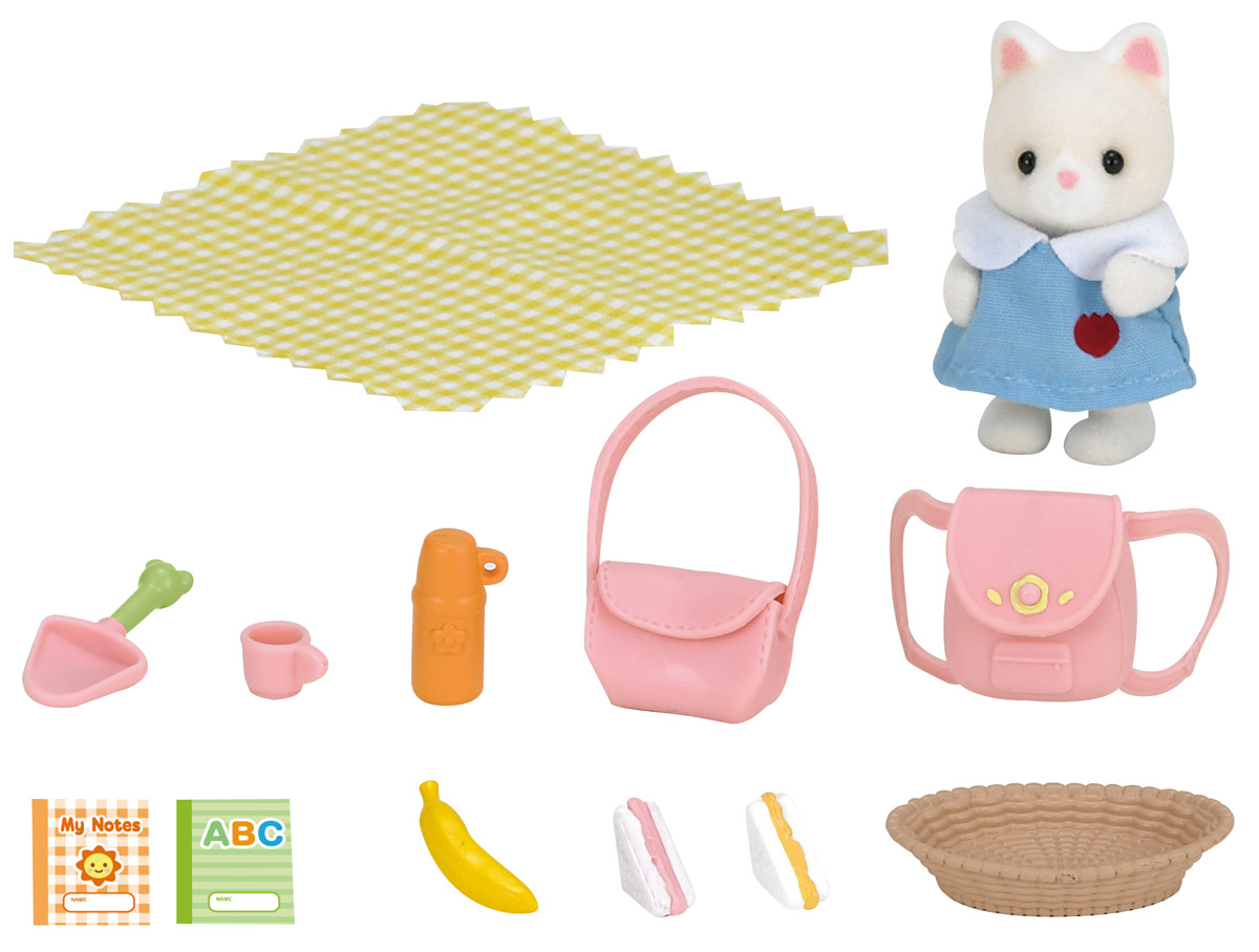 Sylvanian Families Игровой набор Пикник в детском саду3590 Sylvanian Families Игровой набор Пикник в детском саду3590Игровой набор Sylvanian Families Пикник в детском саду привлечет внимание вашей малышки и не позволит ей скучать. Набор включает в себя фигурку Котенка, одетого в голубое платье с белым воротничком, и аксессуары для пикника: коврик, корзину, две тетради, два сэндвича, банан, бутылочку, кружку, совок, сумку и рюкзачок. Фигурка животного выполнена из пластика и покрыта мягким приятным на ощупь флоком. Ваша малышка будет часами играть с набором, придумывая различные истории. Sylvanian Families - это целый мир маленьких жителей, объединенных общей легендой. Жители страны Sylvanian Families - это кролики, белки, медведи, лисы и многие другие. У каждого из них есть дом, в котором есть все необходимое для счастливой жизни. В городе, где живут герои, есть школа, больница, рынок, пекарня, детский сад и множество других полезных объектов. Жители этой страны живут семьями, в каждой из которой есть дети. В домах Sylvanian Families царит уют и гармония. Домашние...