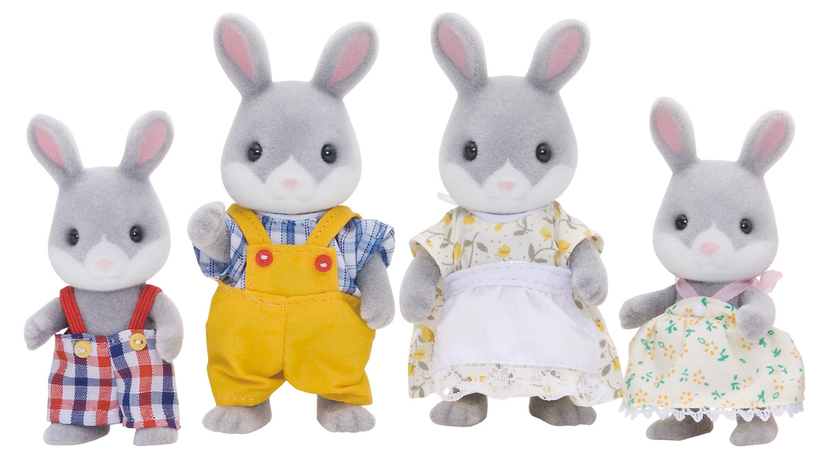 Sylvanian Families Набор фигурок Семья серых Кроликов3134 Sylvanian Families Набор фигурок Семья серых Кроликов3134Игровой набор Семья серых Кроликов привлечет внимание вашего ребенка и станет отличным подарком для поклонников жителей чудесной страны Sylvanian Families. Набор состоит из семейства очаровательных кроликов: мамы, папы, дочки и сыночка, одетых в легкие костюмы, которые с легкостью можно снять. Ваш ребенок с удовольствием будет играть с семьей серых кроликов, придумывая различные истории. Sylvanian Families - это целый мир маленьких жителей, объединенных общей легендой. Жители страны Sylvanian Families - это кролики, белки, медведи, лисы и многие другие. У каждого из них есть дом, в котором есть все необходимое для счастливой жизни. В городе, где живут герои, есть школа, больница, рынок, пекарня, детский сад и множество других полезных объектов. Жители этой страны живут семьями, в каждой из которой есть дети. В домах Sylvanian Families царит уют и гармония. Домашние животные радуют хозяев. Здесь продумана каждая мелочь, от одежды до мебели и аксессуаров. ...