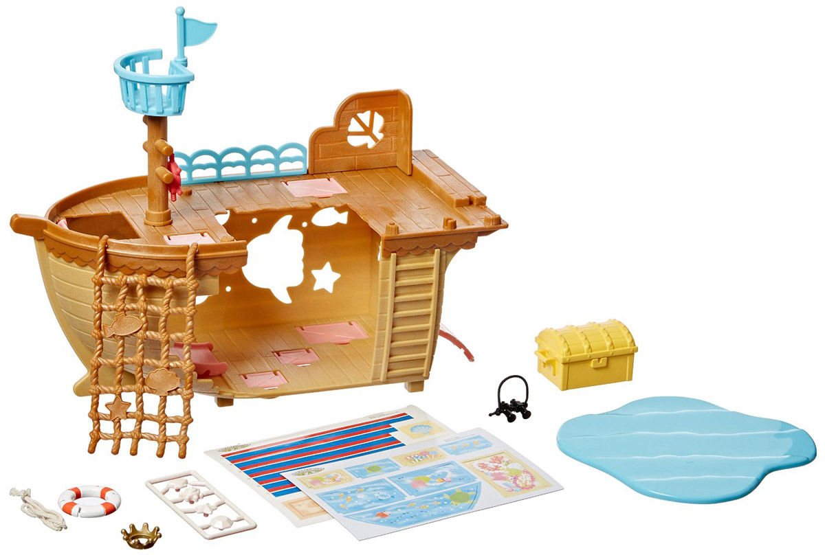 Sylvanian Families Игровой набор Детская площадка Сокровища морей5210 Sylvanian Families Игровой набор Детская площадка Сокровища морей5210Игровой набор Sylvanian Families Детская площадка Сокровища морей привлечет внимание вашей малышки и не позволит ей скучать. Набор включает в себя пиратский корабль с мачтой, канатами и ограждениями, горки для катания, сундук с сокровищами, спасательный круг, корону, бинокль, бассейн, наклейки. Этот набор позволит обустроить целую детскую площадку в духе охотников за сокровищами. Sylvanian Families - это целый мир маленьких жителей, объединенных общей легендой. Жители страны Sylvanian Families - это кролики, белки, медведи, лисы и многие другие. У каждого из них есть дом, в котором есть все необходимое для счастливой жизни. В городе, где живут герои, есть школа, больница, рынок, пекарня, детский сад и множество других полезных объектов. Жители этой страны живут семьями, в каждой из которой есть дети. В домах Sylvanian Families царит уют и гармония. Домашние животные радуют хозяев. Здесь продумана каждая мелочь, от одежды до мебели и аксессуаров.