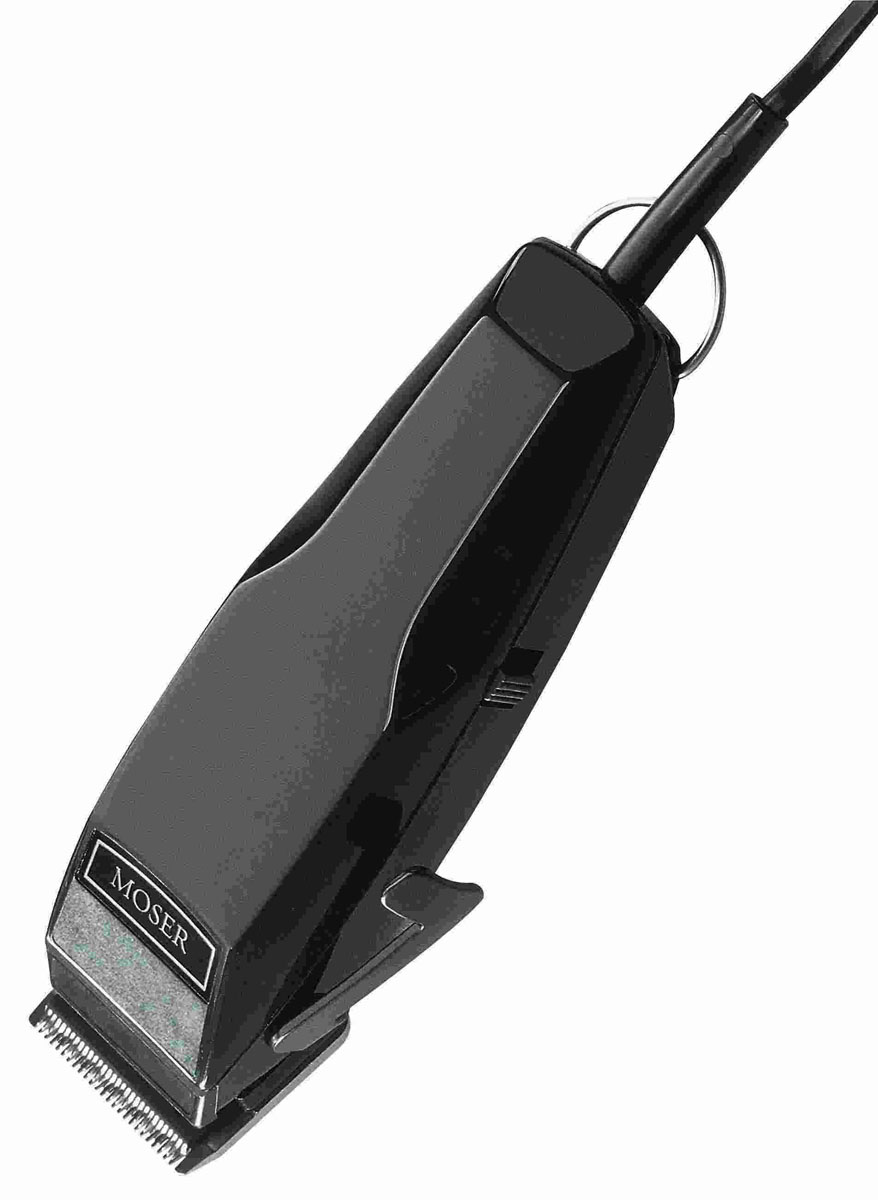 Машинка для стрижки Moser с ножом на винтах Fox1170-0060 Машинка для стрижки Moser с ножом на винтах Fox1170-0060Сетевая машинка с вибромотором для стрижки животных. Макс.мощность 10 Вт. Отличается от модели 1400 большим усилием на срезе, меньшей вибрацией и шумом. Нож на винтах, регулируемый 0,1-3 мм - 8 положений. Комплект в блистере: 4 насадки 4, 5, 9, 11, 19 мм, защитная крышка для ножа, ножницы,инструкция по стрижке, щётка для чистки, масло. Германия