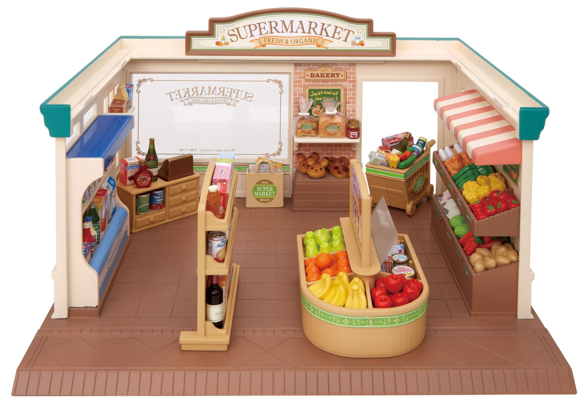 Sylvanian Families Игровой набор Супермаркет2887 Sylvanian Families Игровой набор Супермаркет2887Игровой набор Супермаркет привлечет внимание вашего ребенка и станет отличным подарком для поклонников жителей чудесной страны Sylvanian Families. С помощью элементов набора ваш ребенок сможет создать для своих любимых героев Sylvanian Families полностью обустроенный продуктовый супермаркет, где малыши смогут покупать необходимые продукты питания, возить их на тележке, пробивать на кассе. Набор включает макет магазина, шкафы с полчками, витрины, тележку, кассовый аппарат, сумку и различные продукты питания. Sylvanian Families - это целый мир маленьких жителей, объединенных общей легендой. Жители страны Sylvanian Families - это кролики, белки, медведи, лисы и многие другие. У каждого из них есть дом, в котором есть все необходимое для счастливой жизни. В городе, где живут герои, есть школа, больница, рынок, пекарня, детский сад и множество других полезных объектов. Жители этой страны живут семьями, в каждой из которой есть дети. В домах Sylvanian Families...
