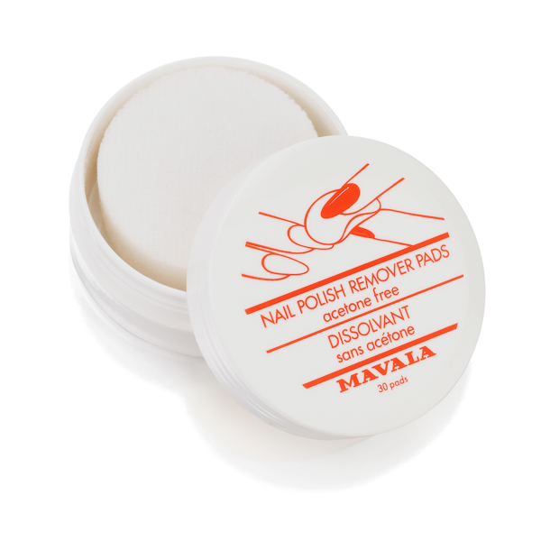 Mavala Салфетки для снятия лака Nail Polish Remover Pads08-745 Mavala Салфетки для снятия лака Nail Polish Remover Pads08-745Любой, даже самый красивый маникюр рано или поздно приходит в негодность. Для того, чтобы вновь придать ногтям красивый внешний вид нужно снять с них старое покрытие. Салфетки для снятия лака – это простой и удобный способ проделать эту процедуру. Каждая салфетка пропитана мягкой жидкостью без ацетона, что позволяет использовать их даже для слабых и ломких ногтей. Входящие в состав витамин Е и экстракт ромашки бережно ухаживают, предотвращают расслаивание, не дают ногтевой пластине терять влагу. Одной салфетки достаточно для того, чтобы снять лак с одной руки. Если же покрытие нанесено в один слой или имеет нейтральный оттенок, одной салфетки хватит на все ногти. Удобная упаковка легко поместится в косметичке, так что салфетки для снятия лака незаменимы в поездках.