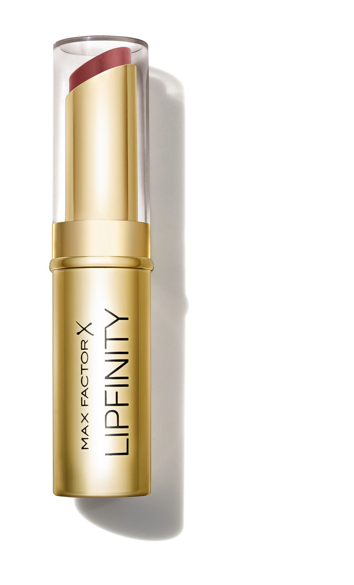 Max Factor Губная Помада Устойчивая Lipfinity Longlasting Тон always elegant 70 7,3 мл81511402 Max Factor Губная Помада Устойчивая Lipfinity Longlasting Тон always elegant 70 7,3 мл81511402Стойкая губная помада Max Factor Lipfinity Longlasting: до 8 часов насыщенного цвета и увлажнения. Секрет ярких, увлажненных и соблазнительных губ на протяжении всего дня. Это секрет ярких, увлажненных и невероятно мягких губ. Эта увлажняющая помада с ухаживающими компонентами и питательными маслами обеспечивает стойкое покрытие на 8 часов. Она легко наносится, оставляя насыщенный цвет и ощущение мягких как кашемир губ. Масло ши - питательное вещество, которое столетиями используется для защиты и восстановления кожи. Растительный сквален - антиоксидант и природный увлажнитель, по принципу действия схожий с липидами, которые вырабатываются нашей кожей. Ацетат ланолина - натуральное вещество, полученное из овечьей шерсти, ценится за особые увлажняющие способности и водостойкость. Чтобы сделать губы невероятно гладкими, помассируй их легкими круговыми движениями с помощью мягкой зубной щетки. После этого нанеси на губы увлажняющий бальзам. Чтобы подчеркнуть форму губ и...