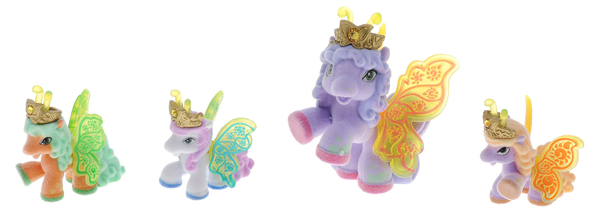 Filly Dracco Набор мини-фигурок Волшебная семья EurissaEurissa/astM770028-3240 (UT20580) Filly Dracco Набор мини-фигурок Волшебная семья EurissaEurissa/astM770028-3240 (UT20580)Набор мини-фигурок Filly Dracco Волшебная семья Eurissa придется по вкусу вашей дочурке, ведь все девочки обожают волшебных лошадок Filly! У волшебных лошадок тоже есть своя семья! Мама-бабочка воспитывает трех хулиганов в прекрасном саду посреди волшебного леса Папиллия. В наборе с лошадками четыре карточки и буклет коллекционера. У лошадок - красочные крылья, украшенные фамильным гербом их семьи. Каждая лошадка имеет приятное на ощупь покрытие, крылышки и доброжелательную улыбку. Все детали фигурок расписаны с любовью и реалистичностью. Помимо крылышек бабочки от обычных лошадок Филли отличаются также усиками и короной. При помощи ярких усиков персонажи волшебного леса общаются между собой. Короны же украшены кристаллами Swarowski. Вы можете собрать всю коллекцию и разыграть сцены из жизни красавиц бабочек! Ваша дочурка с удовольствием будет играть с набором и устраивать настоящие волшебные приключения в мире Filly Butterfly!