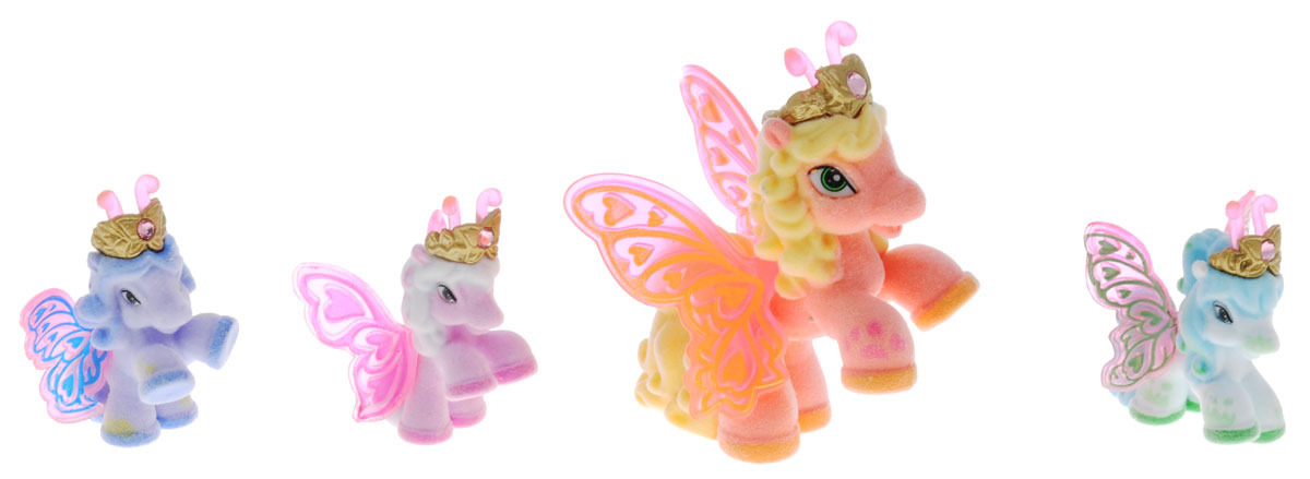 Filly Dracco Набор мини-фигурок Волшебная семья RhettRhett/astM770028-3240 (UT20580) Filly Dracco Набор мини-фигурок Волшебная семья RhettRhett/astM770028-3240 (UT20580)Набор мини-фигурок Filly Dracco Волшебная семья Rhett понравится всем юным любительницам лошадок Filly! У волшебных лошадок тоже есть своя семья! Мама-бабочка воспитывает трех малышек в прекрасном саду посреди волшебного леса Папиллия. У лошадок есть красочные крылья, украшенные фамильным гербом их семьи. Каждая лошадка имеет бархатное покрытие и доброжелательное улыбчивое личико. Все детали фигурок расписаны с любовью и реалистичностью. Помимо крылышек бабочки от обычных лошадок Филли отличаются также усиками и короной. При помощи ярких усиков персонажи волшебного леса общаются между собой. Короны украшены кристаллами Swarowski. В наборе с лошадками четыре карточки и буклет коллекционера. Вы можете собрать всю коллекцию и разыграть сцены из жизни красавиц бабочек! Ваша дочурка с удовольствием будет играть с набором и устраивать настоящие волшебные приключения в мире Filly Butterfly!