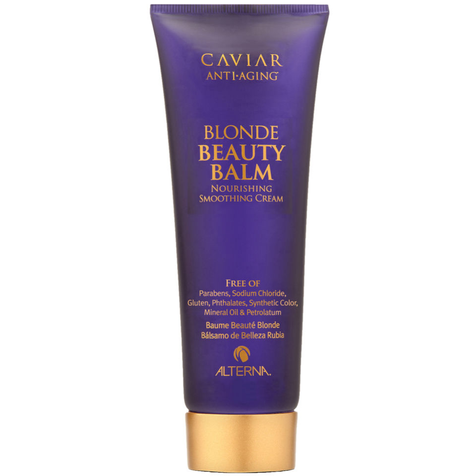 Alterna Крем красоты для светлых волос Caviar Anti-aging Blond Beauty Balm — 125 мл60187 Alterna Крем красоты для светлых волос Caviar Anti-aging Blond Beauty Balm — 125 мл60187Caviar Anti-aging Blond Beauty Balm Крем красоты для светлых волос состоит из компонентов натурального происхождения. Это говорит о том, что средство подойдёт для любого типа волос и обеспечит бережный и эффективный уход. Часто окрашенные волосы теряют свой цвет, блеск уже спустя несколько дней после окрашивания. Основная причина этому пользование предметами горячей укладки. Крем обеспечивает защиту локонов от потери цвета, яркости и бархатистости. Помимо этого средство восстанавливает повреждённые, секущиеся локоны. Благодаря своей мягкой текстуре крем проникает вглубь каждого волоска и питает его изнутри. В составе средства есть экстракты лимона и ромашки. Они являются защитой. Их функция заключается в том, чтобы создать плёнку, которая способна защитить каждый волос от ультрафиолета или воздействия высоких температур. Экстракт чёрной икры способствует нормализации роста волос и улучшению структуры без утяжеления.
