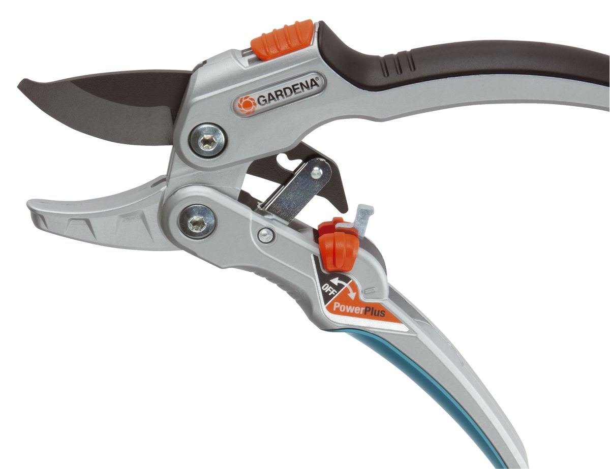 Секатор с храповым механизмом SmartCut Gardena08798-20.000.00 Секатор с храповым механизмом SmartCut Gardena08798-20.000.00Очень мощный, комфортный секатор для легкой, чрезвычайно эргономичной резки толстых и тонких веток. Храповый механизм можно задействовать вне зависимости от диаметра ветки. С помощью храпового механизма можно легко и без усилий резать толстые ветки.