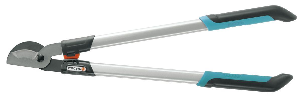 Сучкорез Gardena 680 B Classic08775-20.000.00 Сучкорез Gardena 680 B Classic08775-20.000.00Сучкорез Gardena 680 B Classic представляет собой классический сучкорез с ножом для обрезки молодых веток. Лезвия прецизионной заточки с покрытием от налипания и новая геометрия реза для оптимальной передачи усилия обеспечивают чистую и мягкую обрезку веток. Прочные стальные ручки с каплевидным профилем и эргономичные рукоятки с компонентами из мягкого пластика гарантируют комфортную и безопасную работу. Кроме того, большой амортизатор эффективно снижают нагрузку на запястья. Максимальный диаметр резки - 35 мм; Длина сучкореза - 68 см.